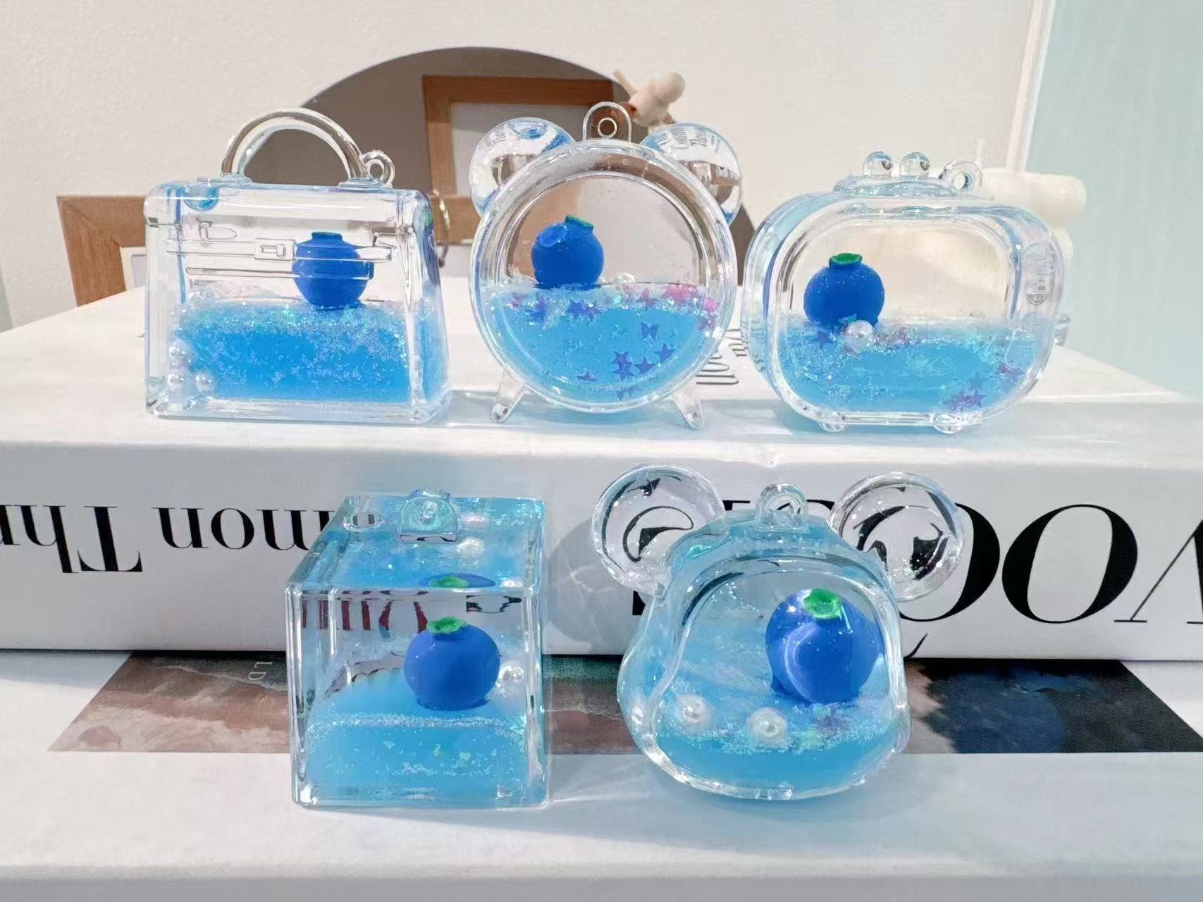 卡通钥匙扣公仔挂件流沙入油玩具钥匙扣钥匙扣卡通钥匙扣挂件流沙入油玩具