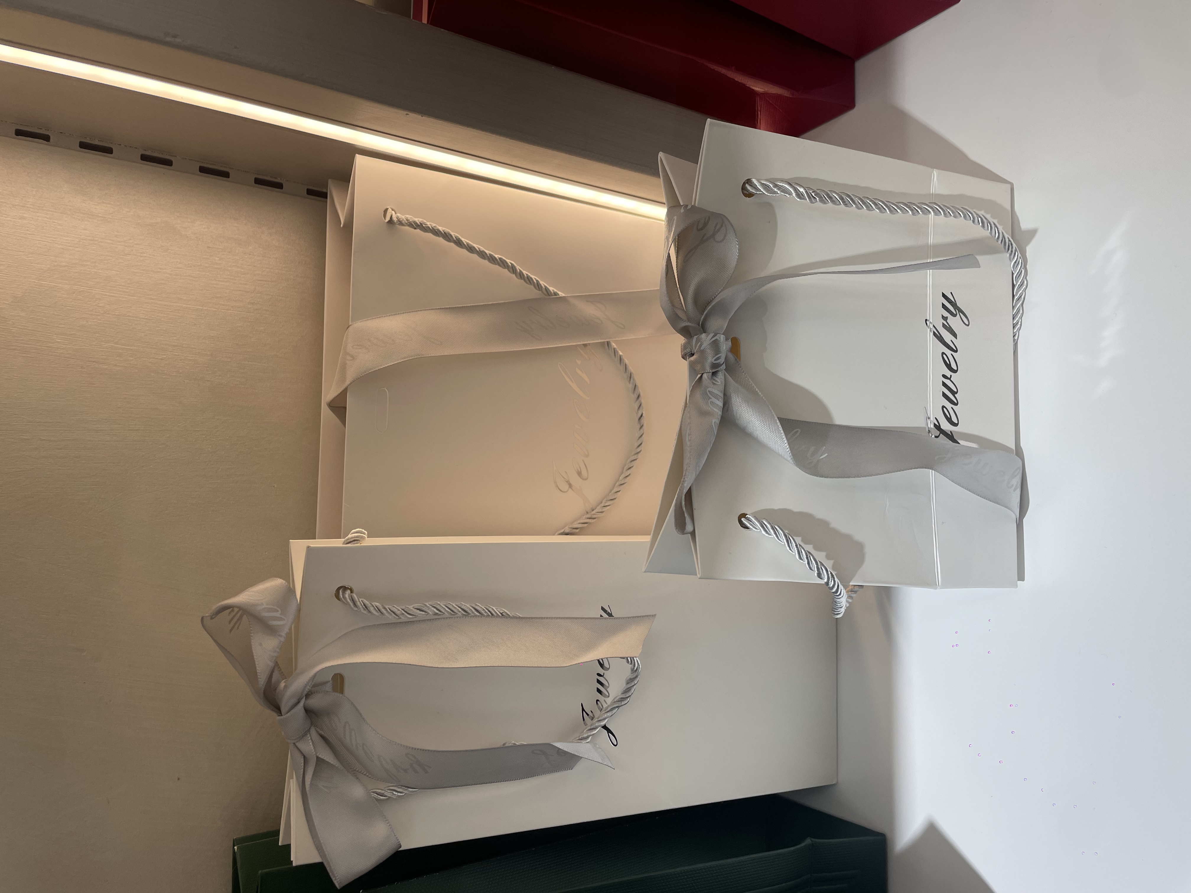 38节高级质感加厚硬手提袋戒指项链手镯首饰盒口红护肤品手拎袋子手串盒首饰包装盒包装盒饰品详情图3