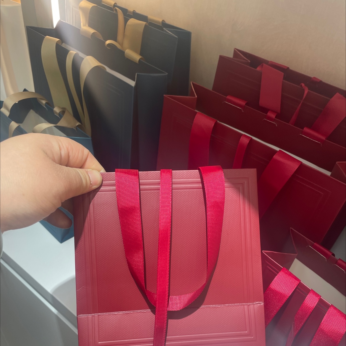 38节高级质感加厚硬手提袋戒指项链手镯首饰盒口红护肤品手拎袋子手串盒首饰包装盒包装盒饰品细节图