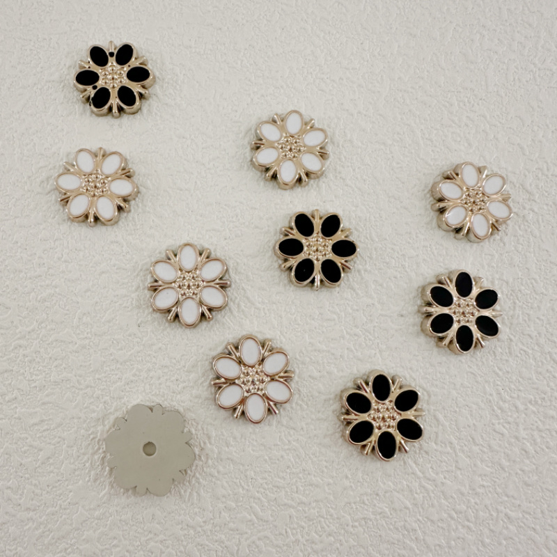 塑料饰品配件，鞋扣配件，手机壳配件产品图