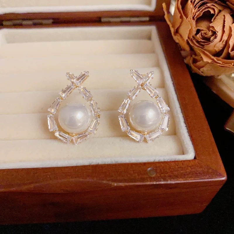 The zircon pearl stud earrings, a fashionable accessory, feature a simple and versatile design Item Picture