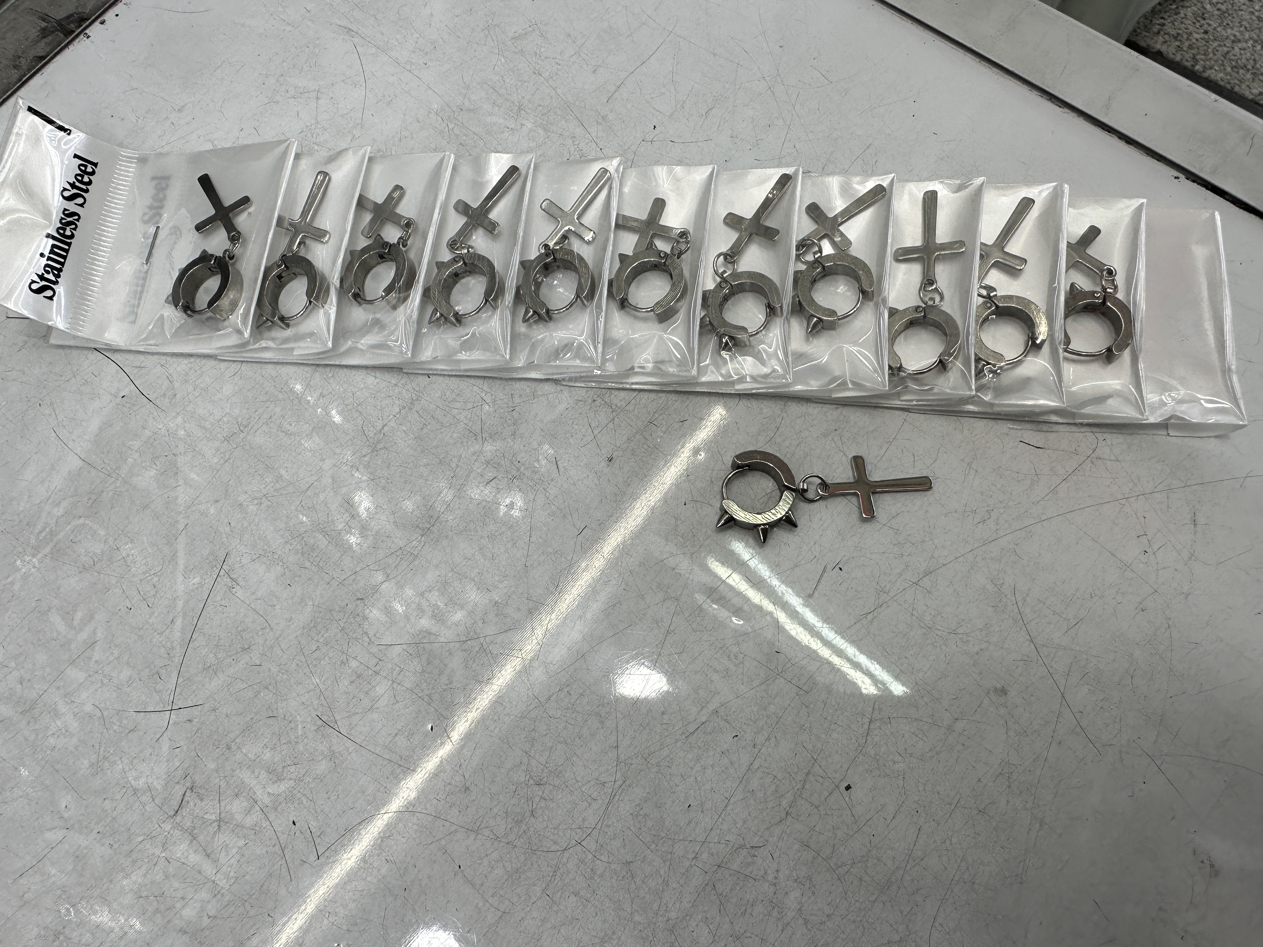 个性潮酷带刺不锈钢耳扣十字架耳钉男士耳钉产品图