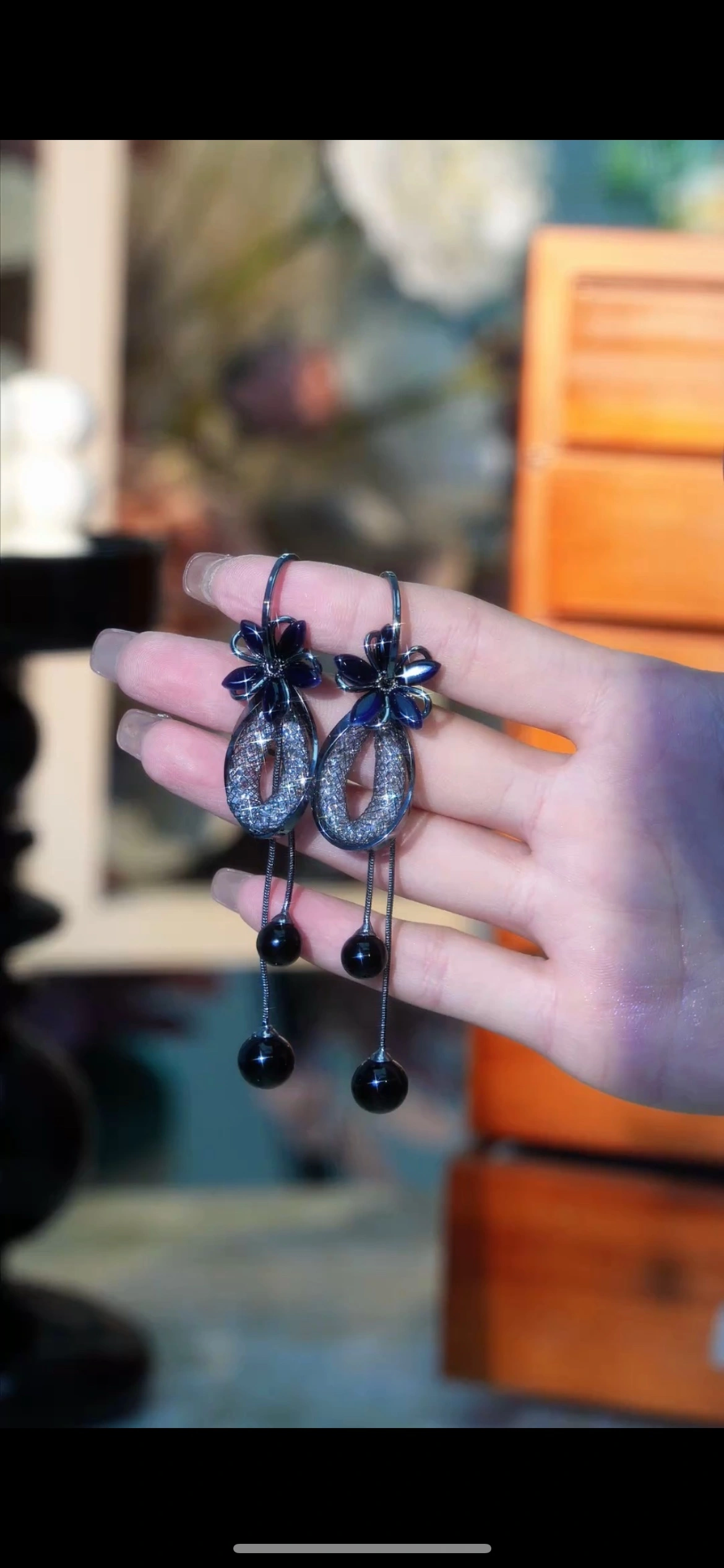 Classic black floral tassel earrings and personalized earrings detail image 4
