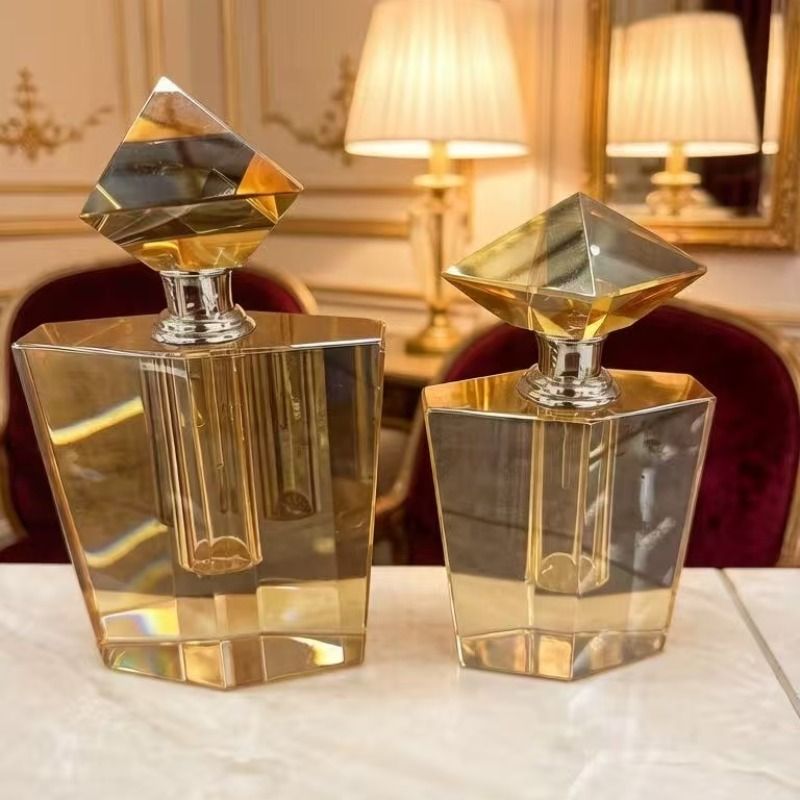 • 闪耀多面体瓶盖 六边形棱柱浅金香水瓶 - 高端时尚单品