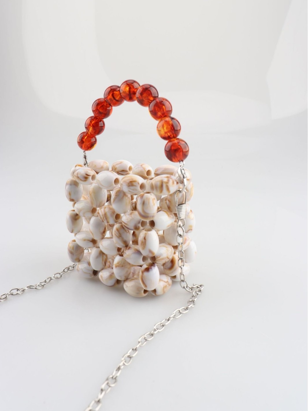 A French-style, niche and fashionable women's hand-carry and crossbody casual style versatile bag details Picture