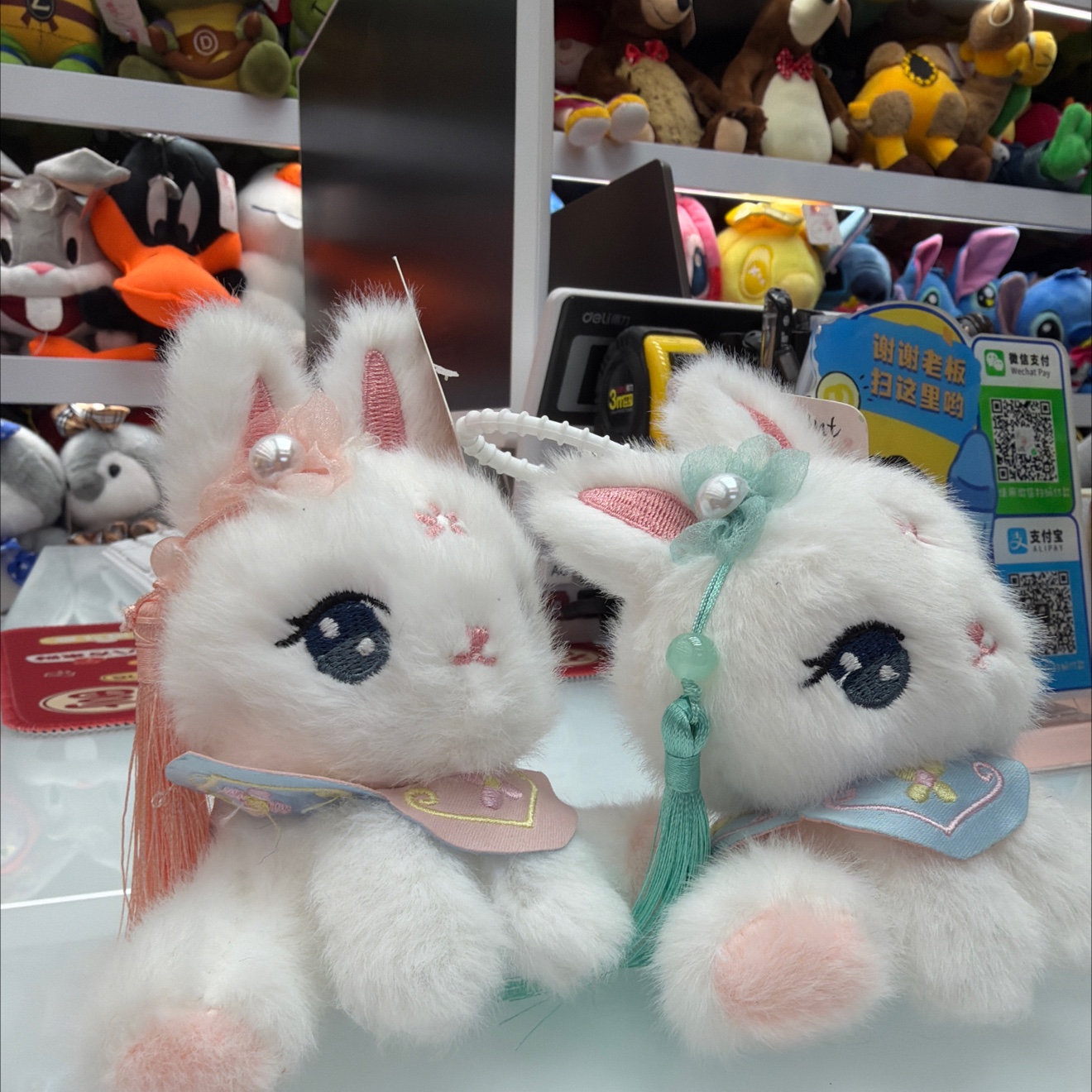 可爱生肖兔兔毛绒挂件钥匙扣公仔挂件可爱挂件小物装饰品毛绒挂件毛绒白底实物图