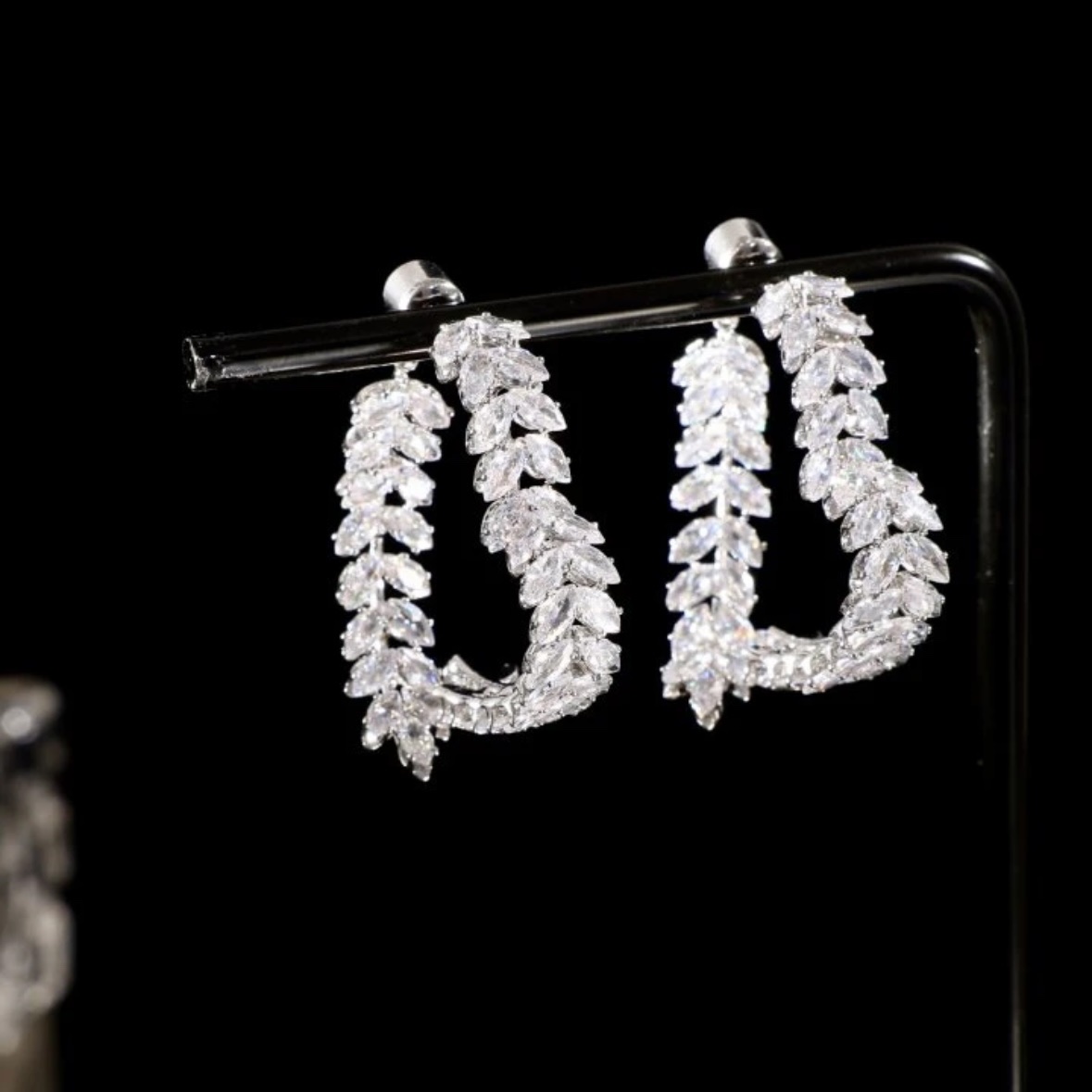 Fashionable wheat ears with heart-shaped earrings on the front and back are versatile and elegant detail image 2