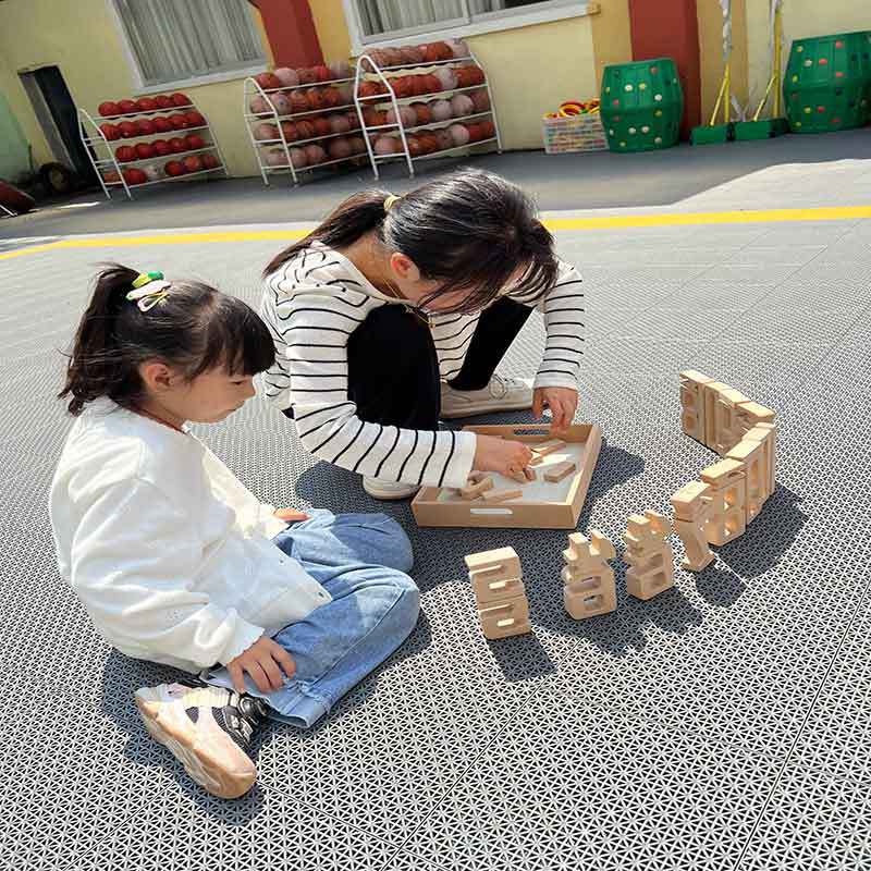 Kindergarten interlocking toys, wall decoration, versatile beaded building blocks, children's wooden wall play boards, mushroom studs Application Scenario