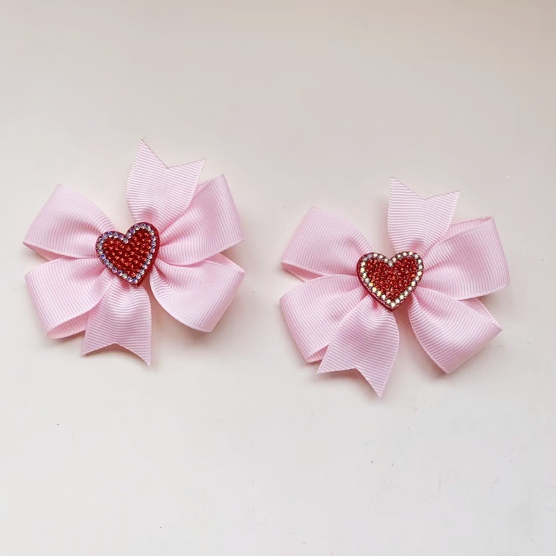 Acrylic children's hair clips, headwear, cute hair accessories, girls' decoration, Valentine's Day new style fabric hand-threaded heart-shaped children's bow hair clips, rhindiamond heart accessories, side clips detail image 3