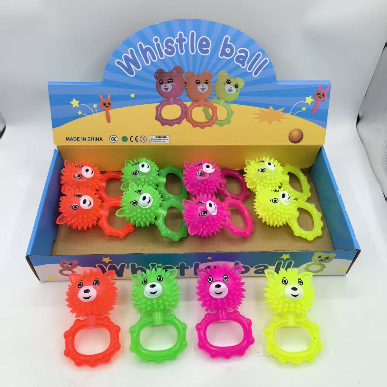 抓手上玩的，带哨子、带灯、有表情的熊头。有手柄款，卡通动物款、款式很多，价格实惠