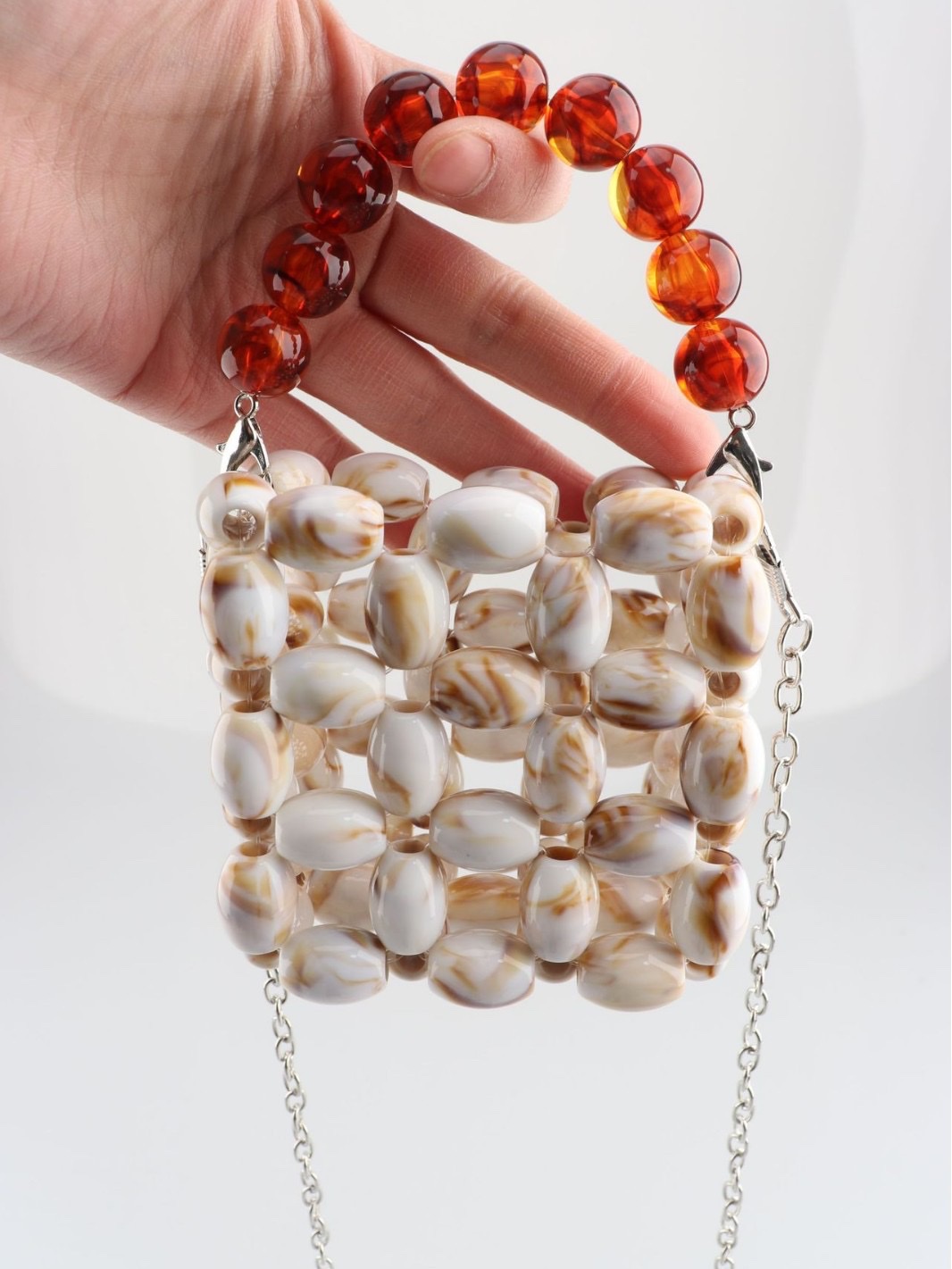 A French-style, niche and fashionable women's hand-carry and crossbody casual style versatile bag