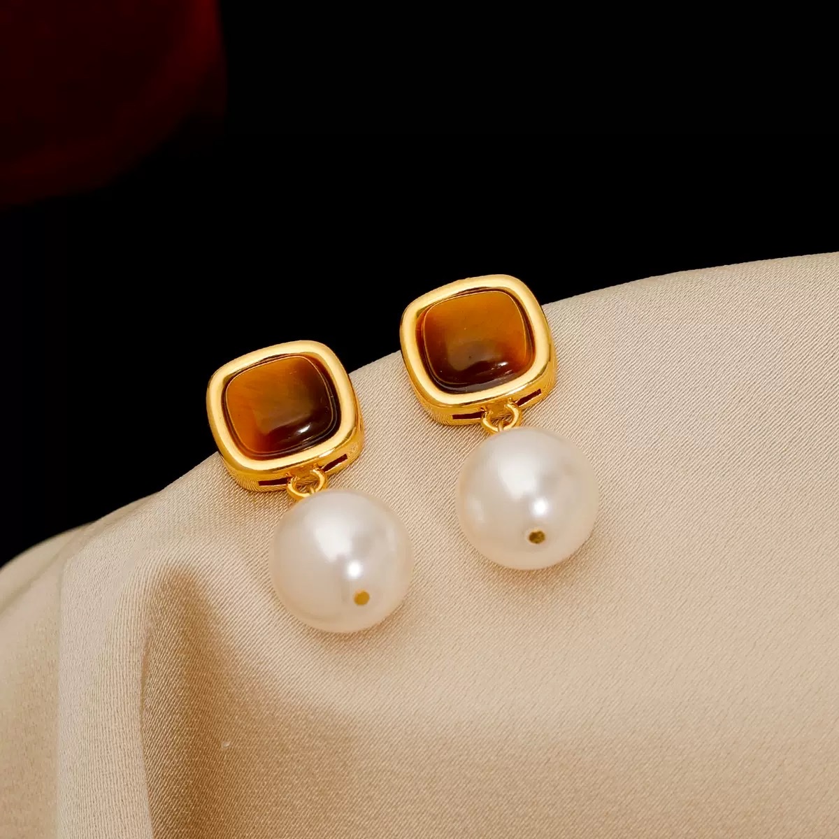 中古港风设计日常简约几何方形母贝镶嵌虎眼石 耳环细节图