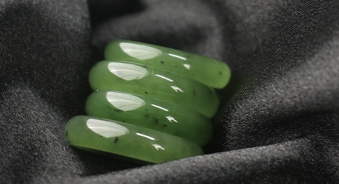 越南天然沉香馆水晶球音乐盒冰箱贴小摆件香薰装饰品夜光戒指风水冰箱贴小摆件越南天然沉香馆水晶球音乐盒细节图