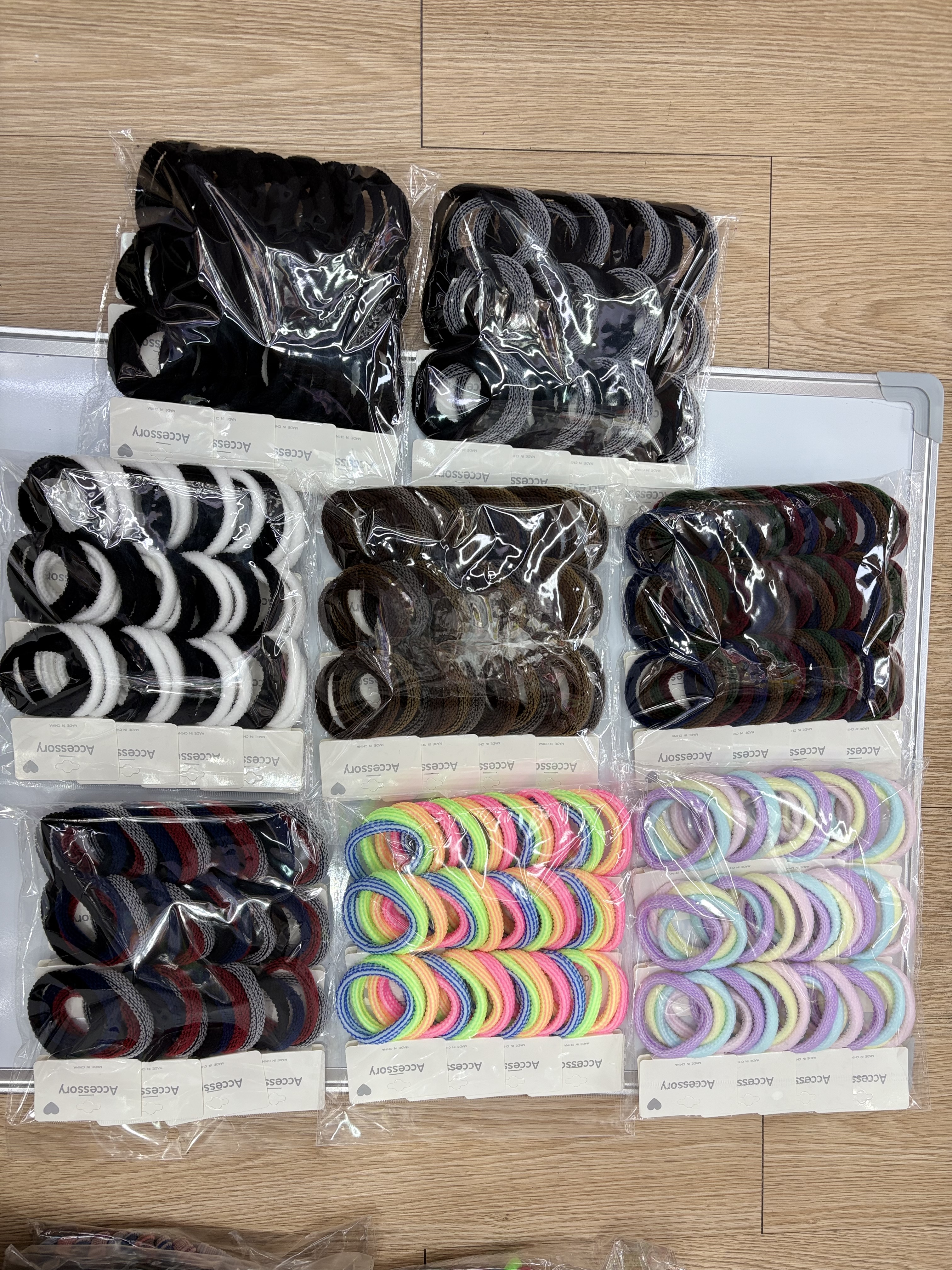 Four high-elasticity striped seamless hair bands, a high-end jacquard style tag headband bag, a dozen high-quality nylon towel bands detail image 8