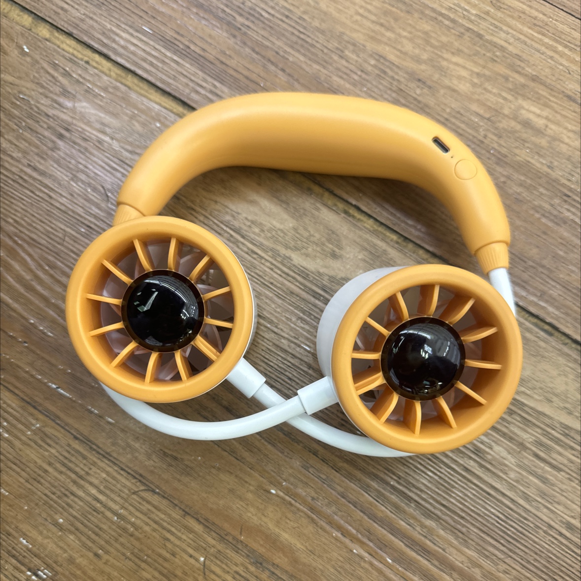 手持小电风扇便携迷你风扇清凉降温党款夏日必备挂脖解放双手夏日必备，跑步做饭可用