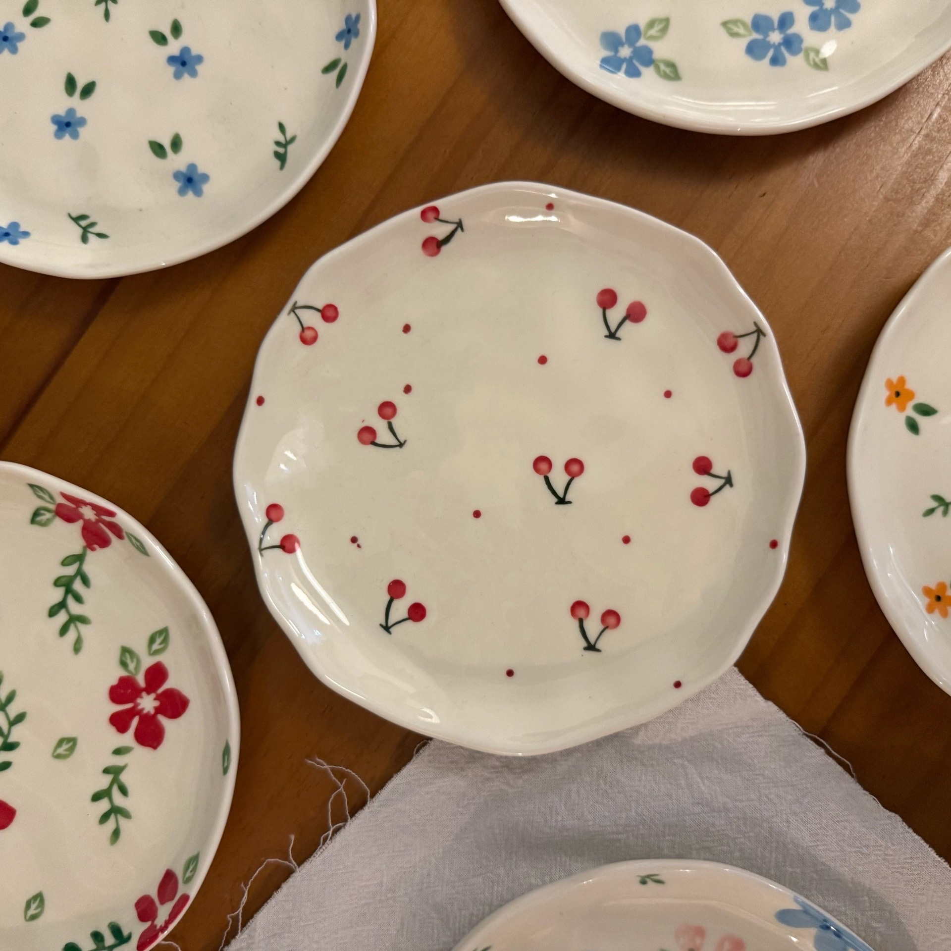 日式手绘碗盘陶瓷餐具可爱厨房用具餐具详情图1