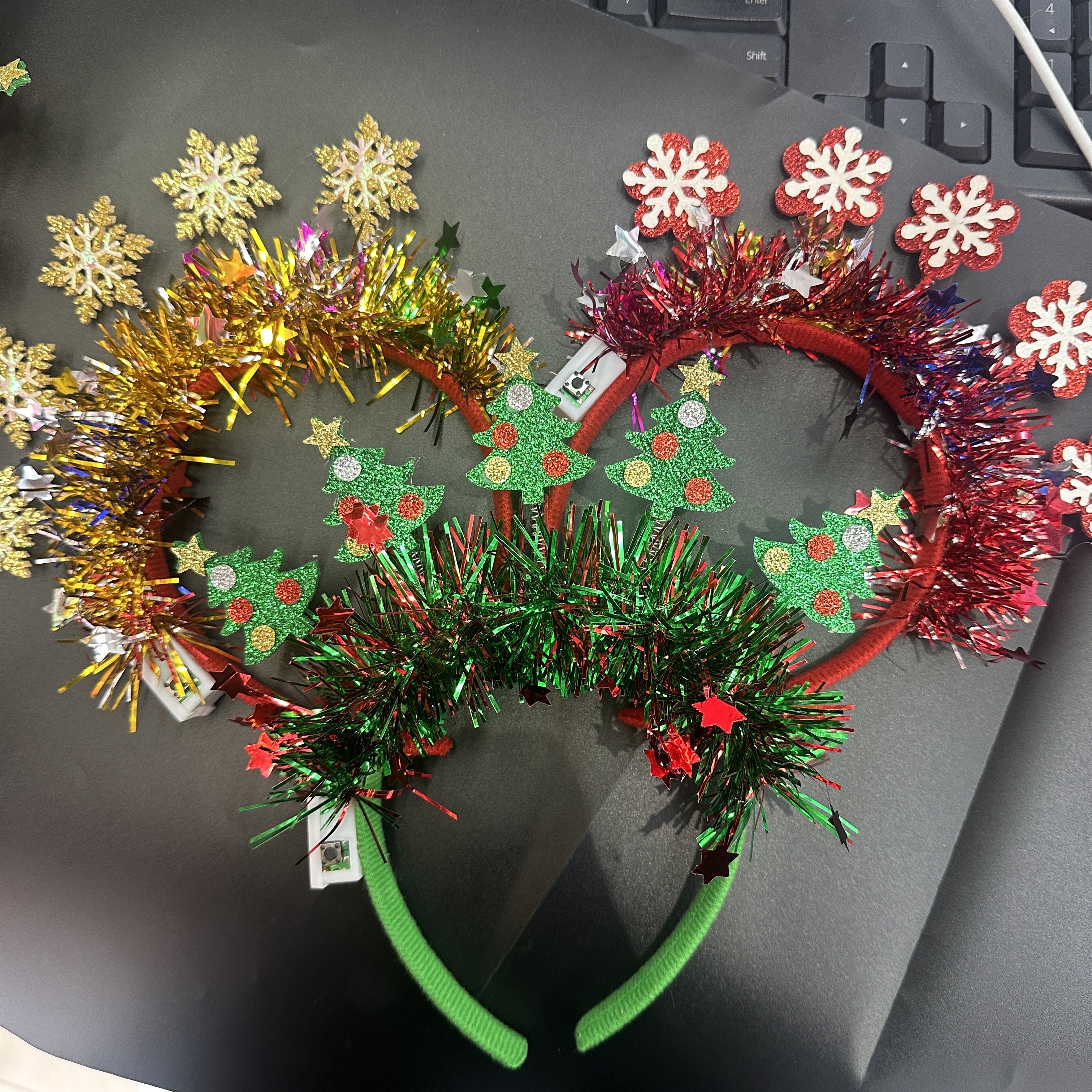 跨境新款圣诞发箍麋鹿雪人彩带儿童发箍派对演出装饰圣诞节头箍雪花发光头扣玩具2027白底实物图