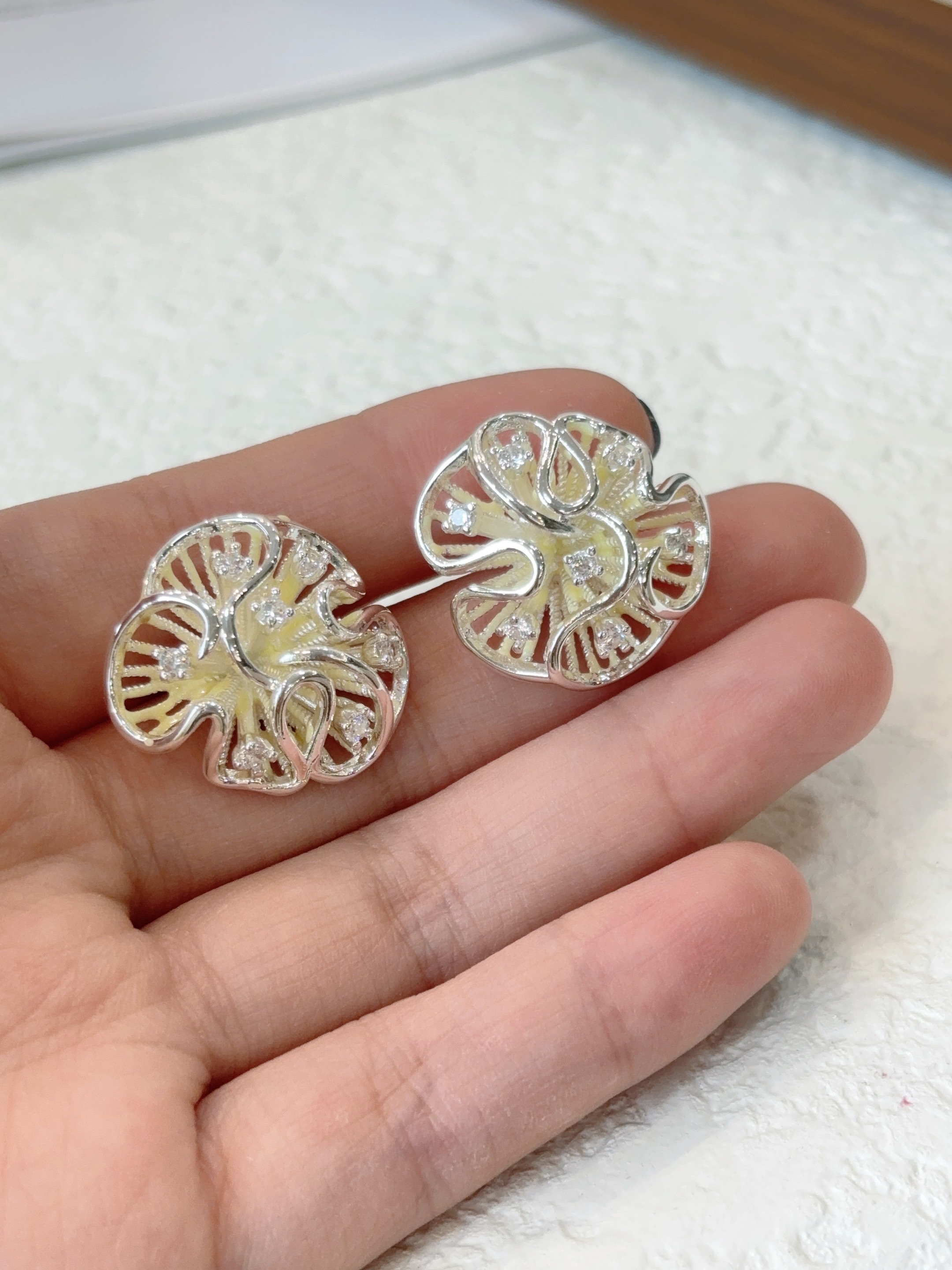 春天色彩花朵时尚个性气质优雅款 