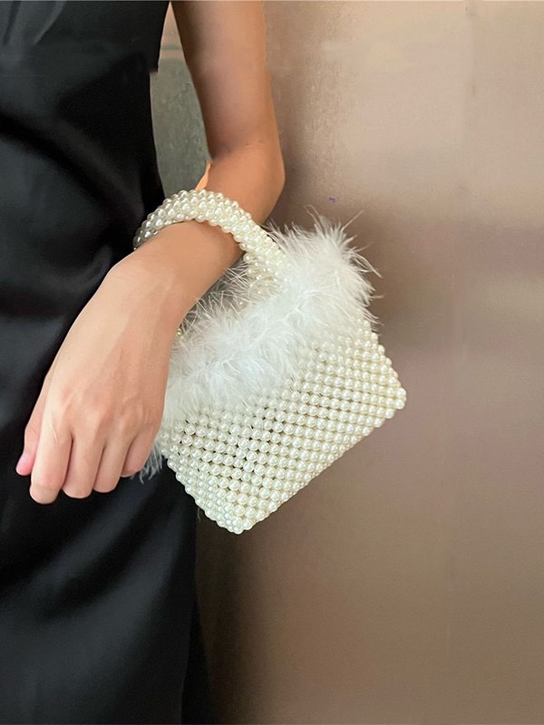 New niche and trendy French design, handcrafted beaded pearl women's furry small square handbag Application Scenario