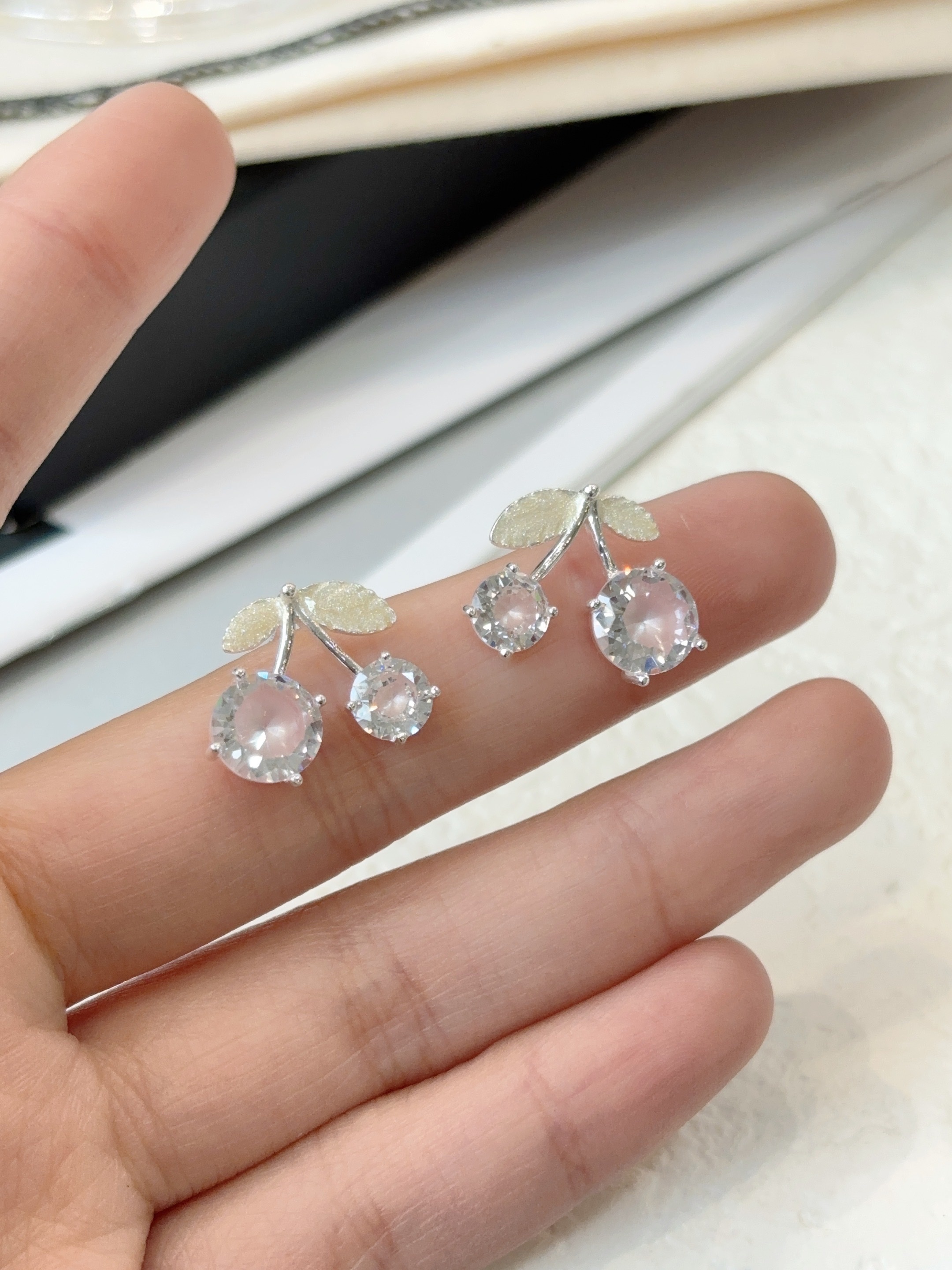 樱桃小巧精致色彩搭配春天清新可爱耳钉耳钉饰品饰品细节图