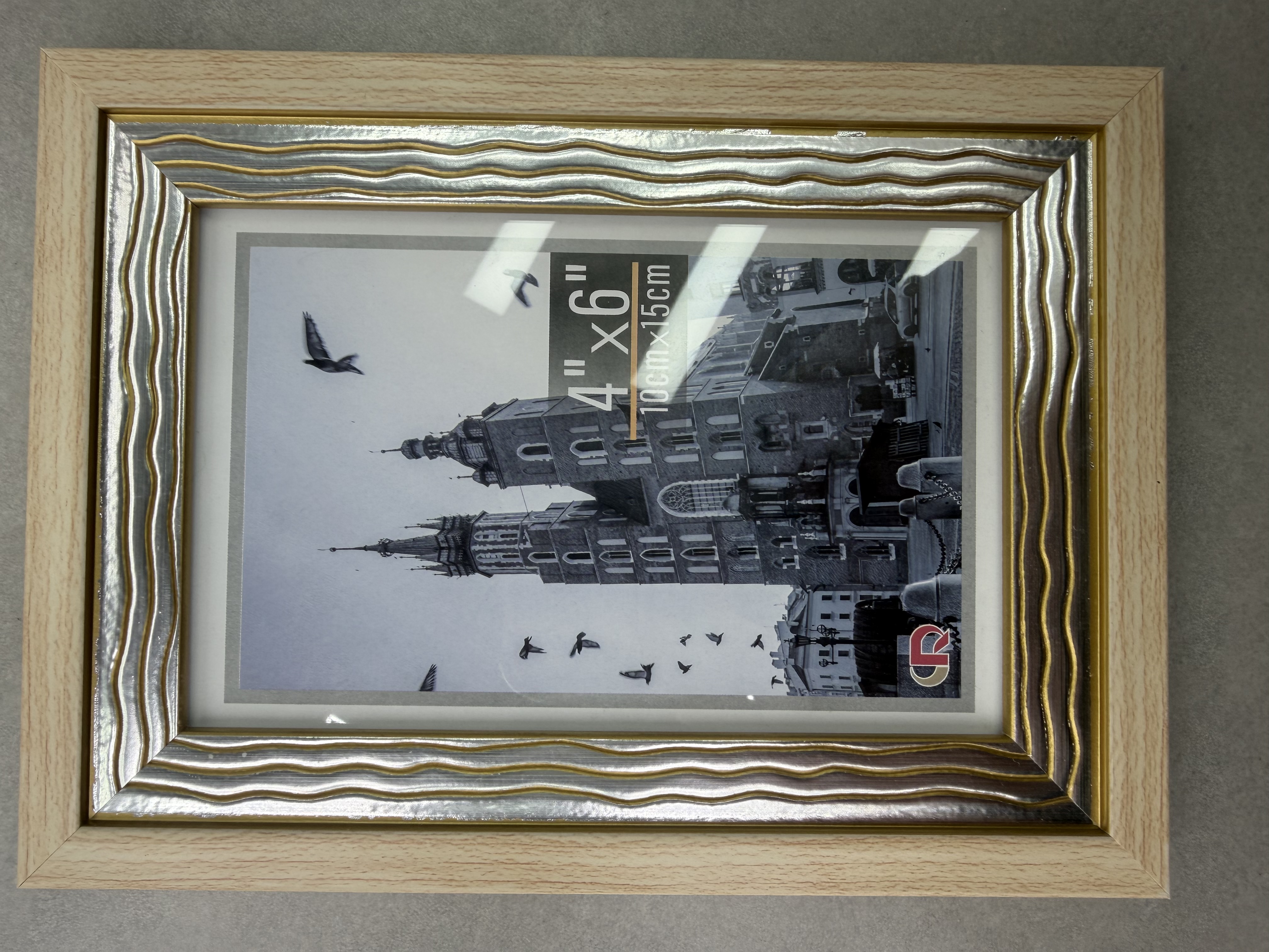 宸瑞工艺品有限公司专业生产各类相框镜子可来样定做