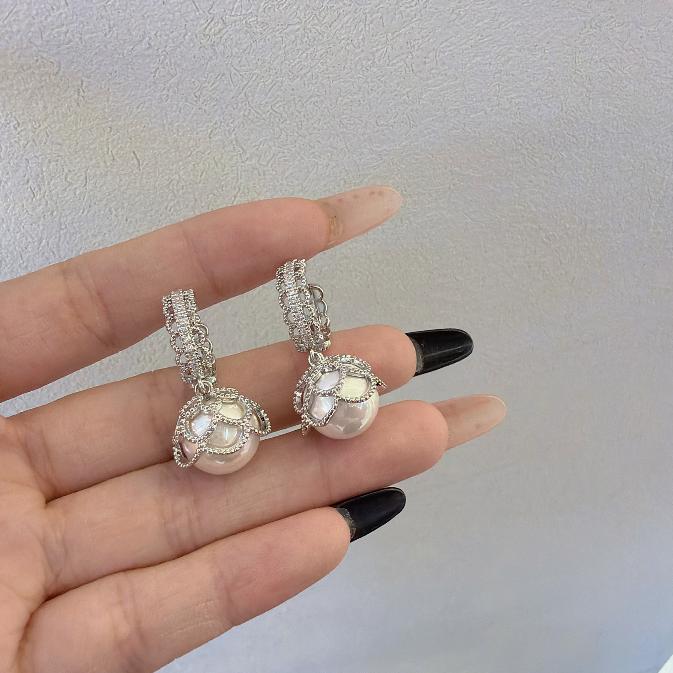 高亮珍珠蕾丝珍珠铜微镶耳环