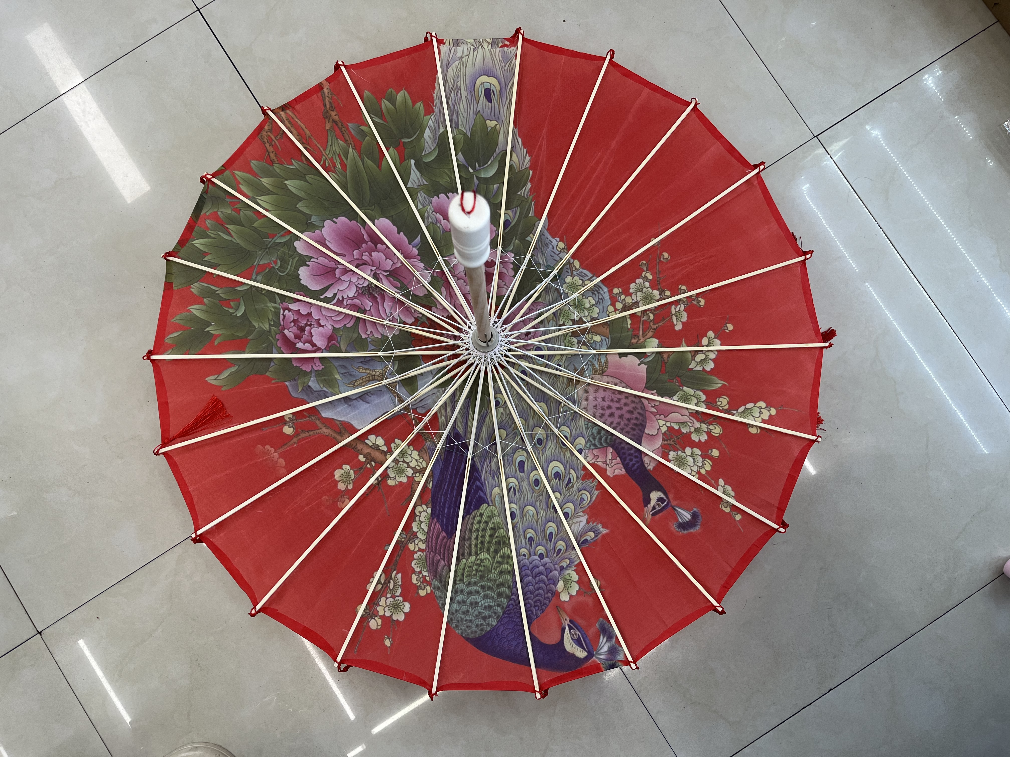 中式古风舞蹈伞红绸流苏装饰伞传统美学设计详情图3