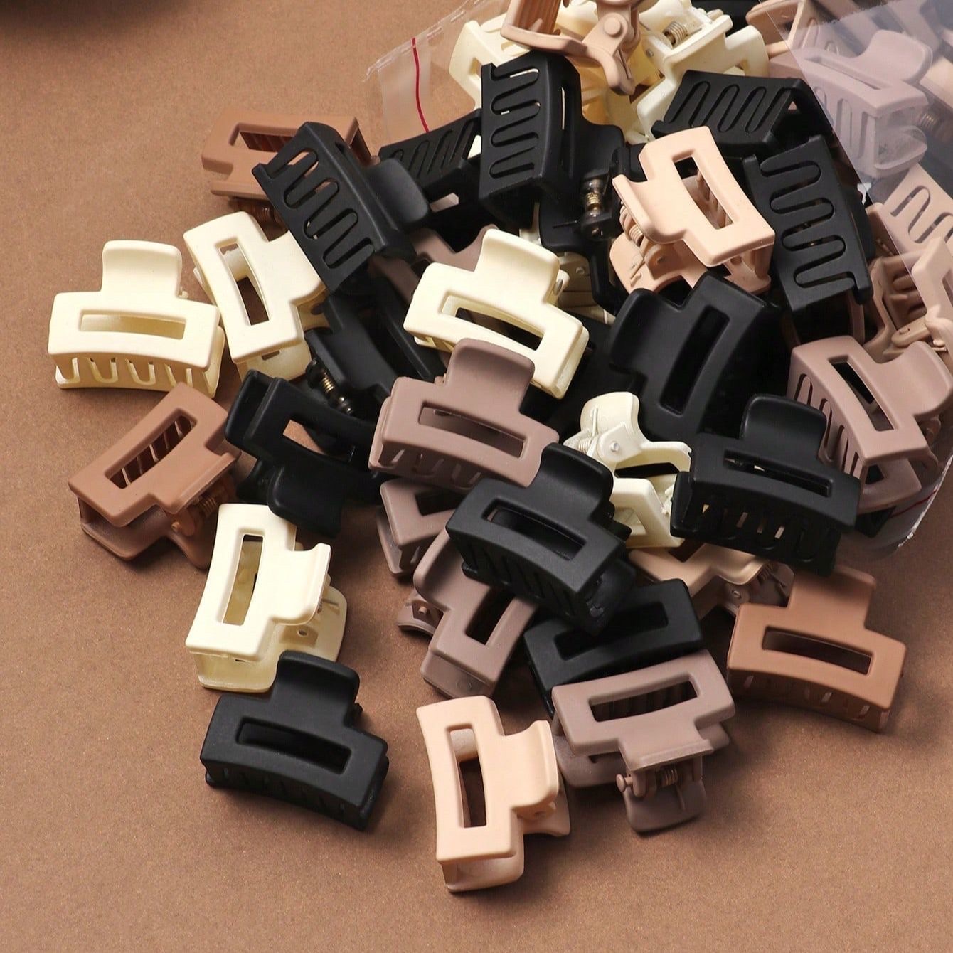 Princess bangs clip, milk tea square hair clip, side small grab clip, matte matte small small broken hair grab clip, side hair clip, hair clip, hair accessory, hair clip grab clip, acrylic children's hair clip, acrylic children's hair clip, acrylic children's hair clip Specification image