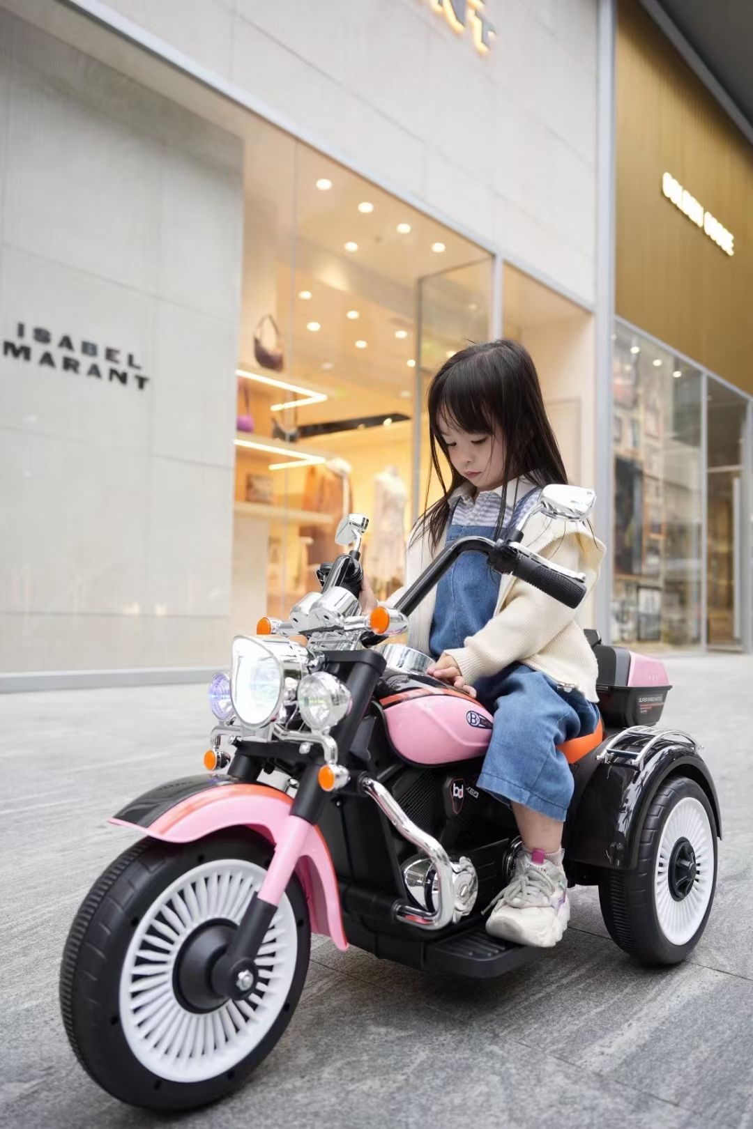 儿童电动车实物图