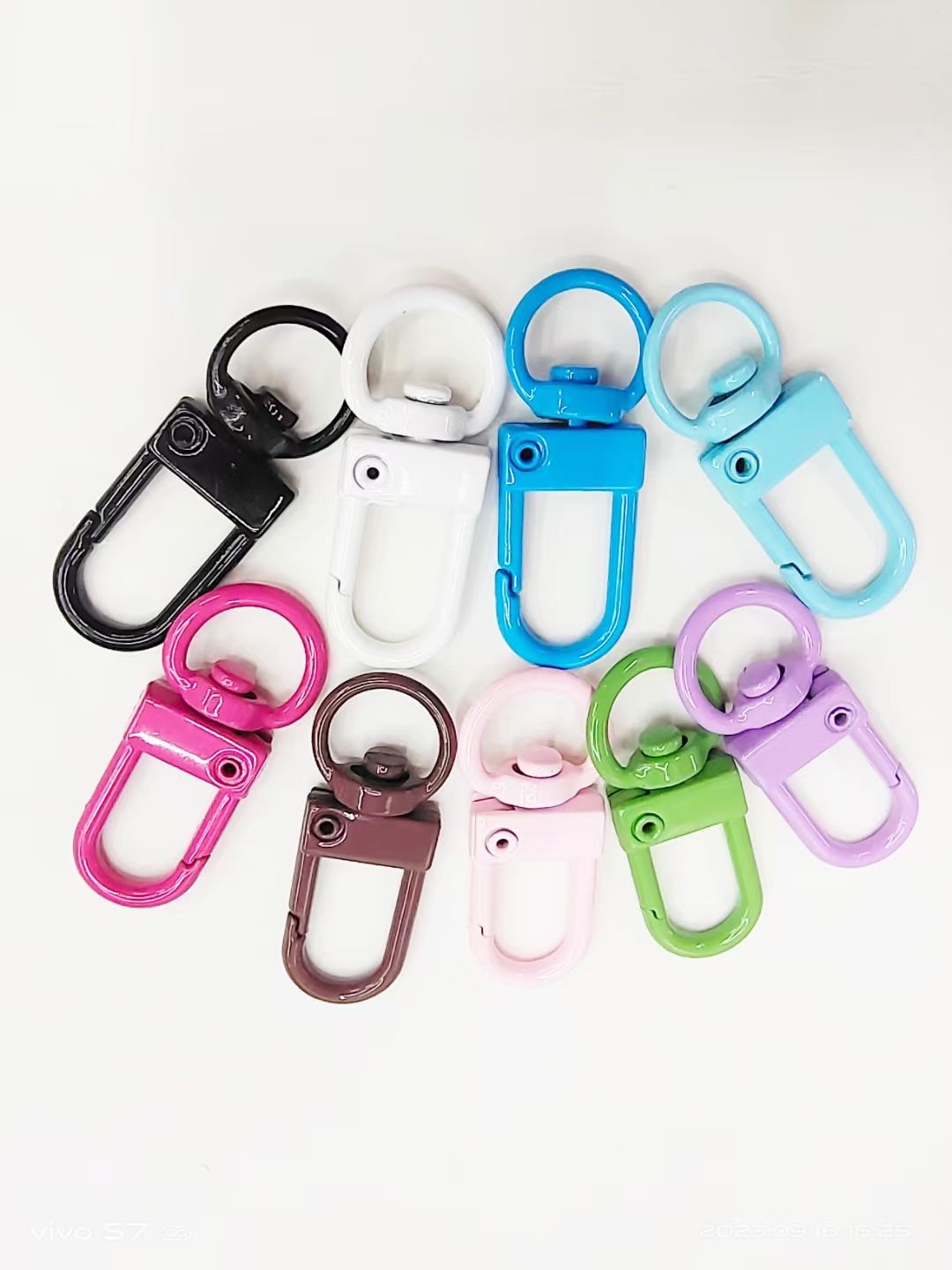 烤漆锌合金钥匙扣diy饰品配件毛绒玩偶彩色钥匙成品挂件五金饰品配件铁圈