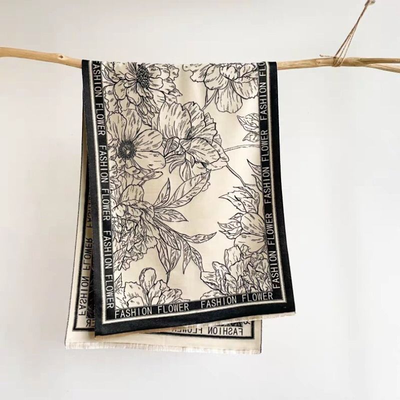 Cross-border scarf wholesale e-commerce live streaming supply chain, new high-speed jacquard letter frame flower details Picture