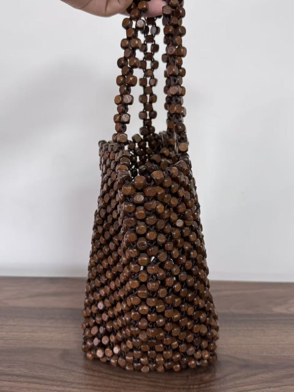 Retro European and American pure hand-woven beaded wooden beads women's hand-held bag with large capacity and shoulder, casual and trendy niche bag detail image 3