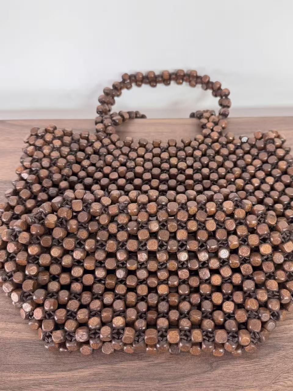 Retro European and American pure hand-woven beaded wooden beads women's hand-held bag with large capacity and shoulder, casual and trendy niche bag details Picture