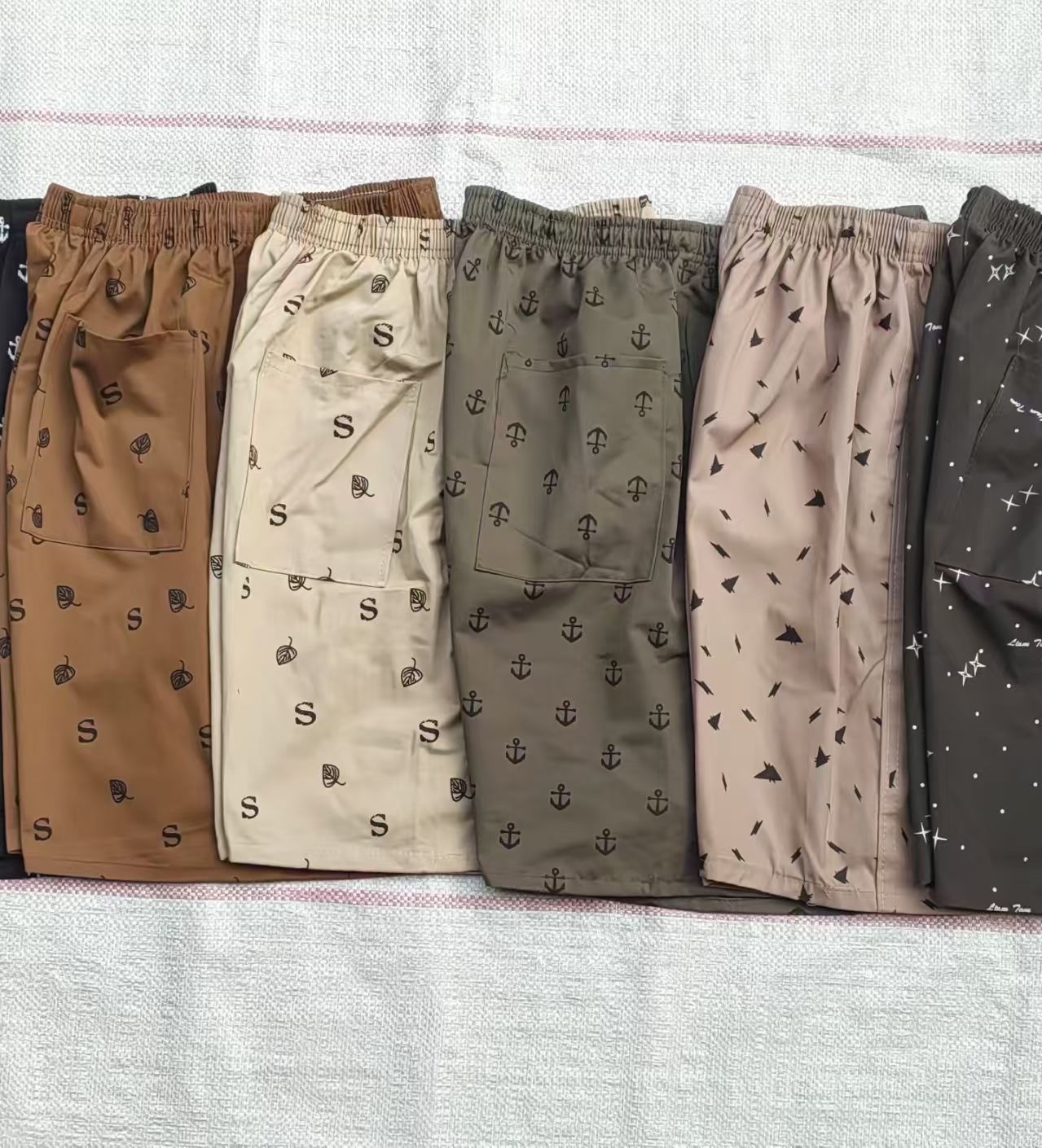 Printed multi-color men's casual sportswear pants, capillaries, loose Application Scenario
