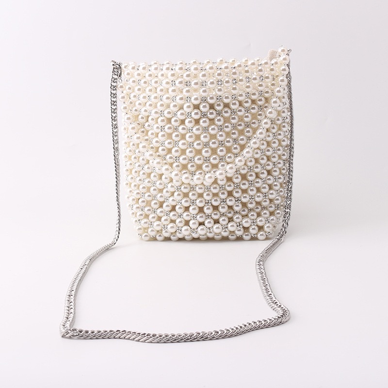 The well-known brand ZR2021 new style hand-held iron chain bar crossbody pearl hand-held high-brightness pearl bag detail image 2