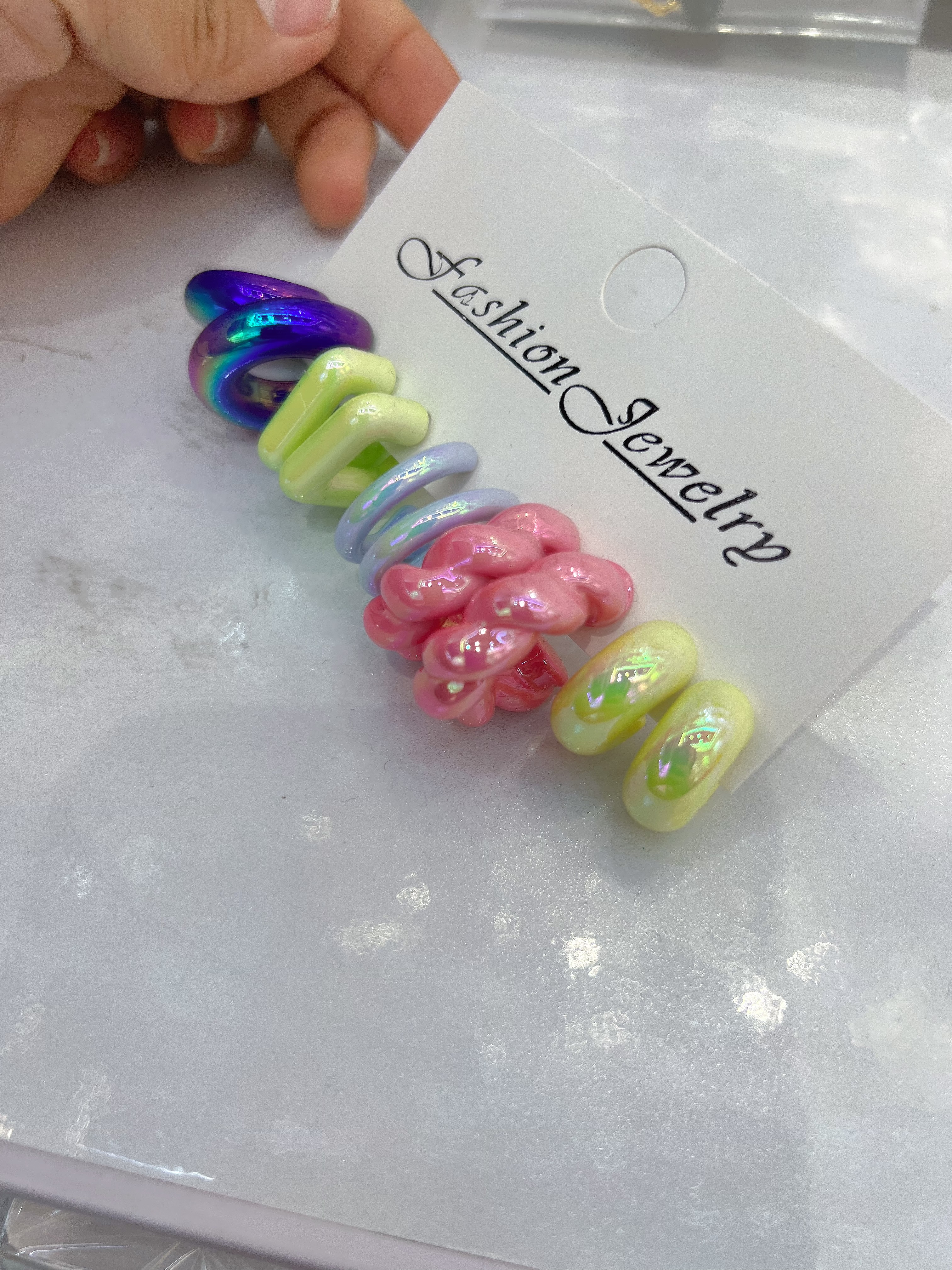 珠宝首饰亚克力耳钉欧美外贸混彩镭射树脂耳钉可爱混装耳钉白底实物图