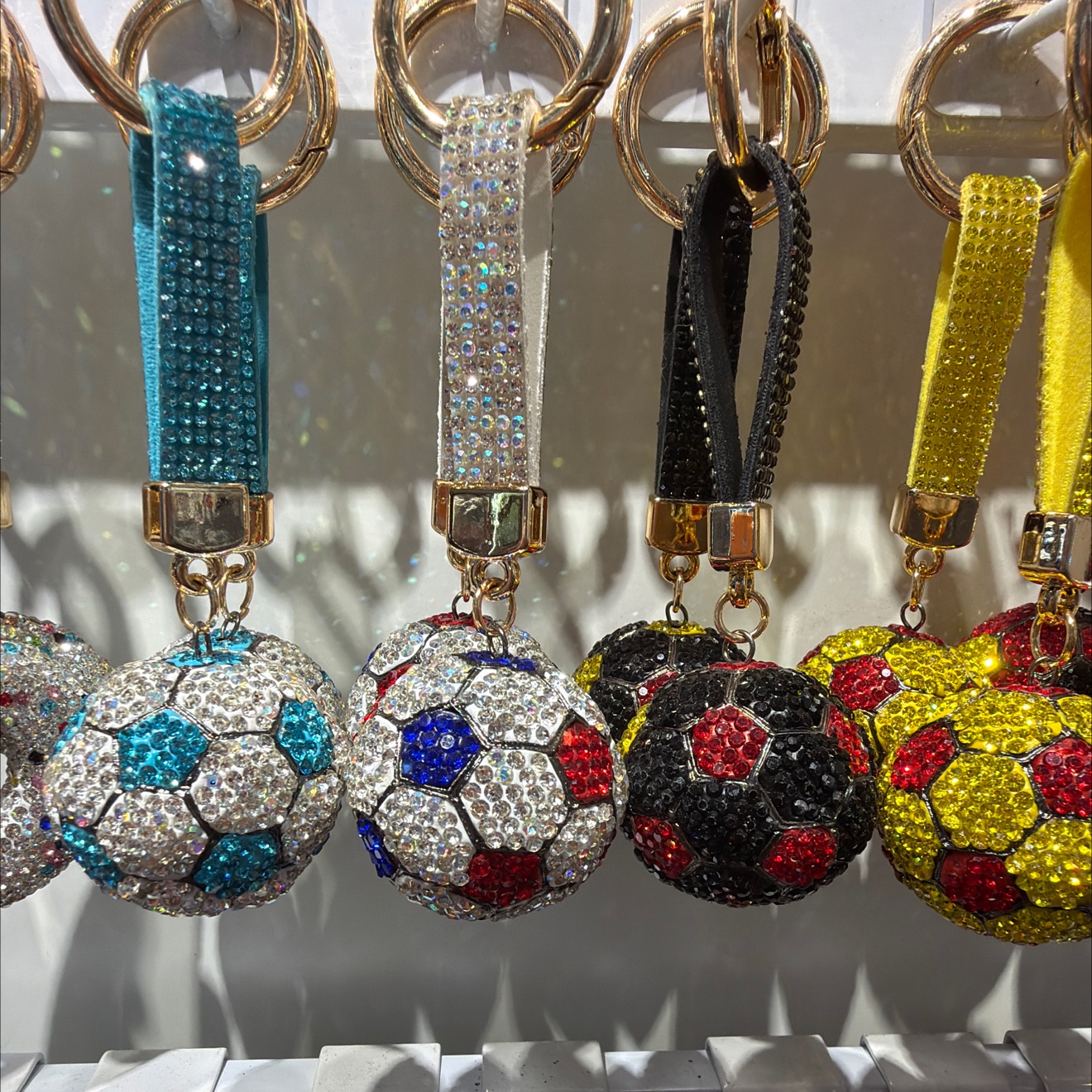 马卡龙卡通发光钥匙扣挂件公仔亮灯小物可爱萌趣饰品钥匙扣钥匙扣公仔挂件白底实物图