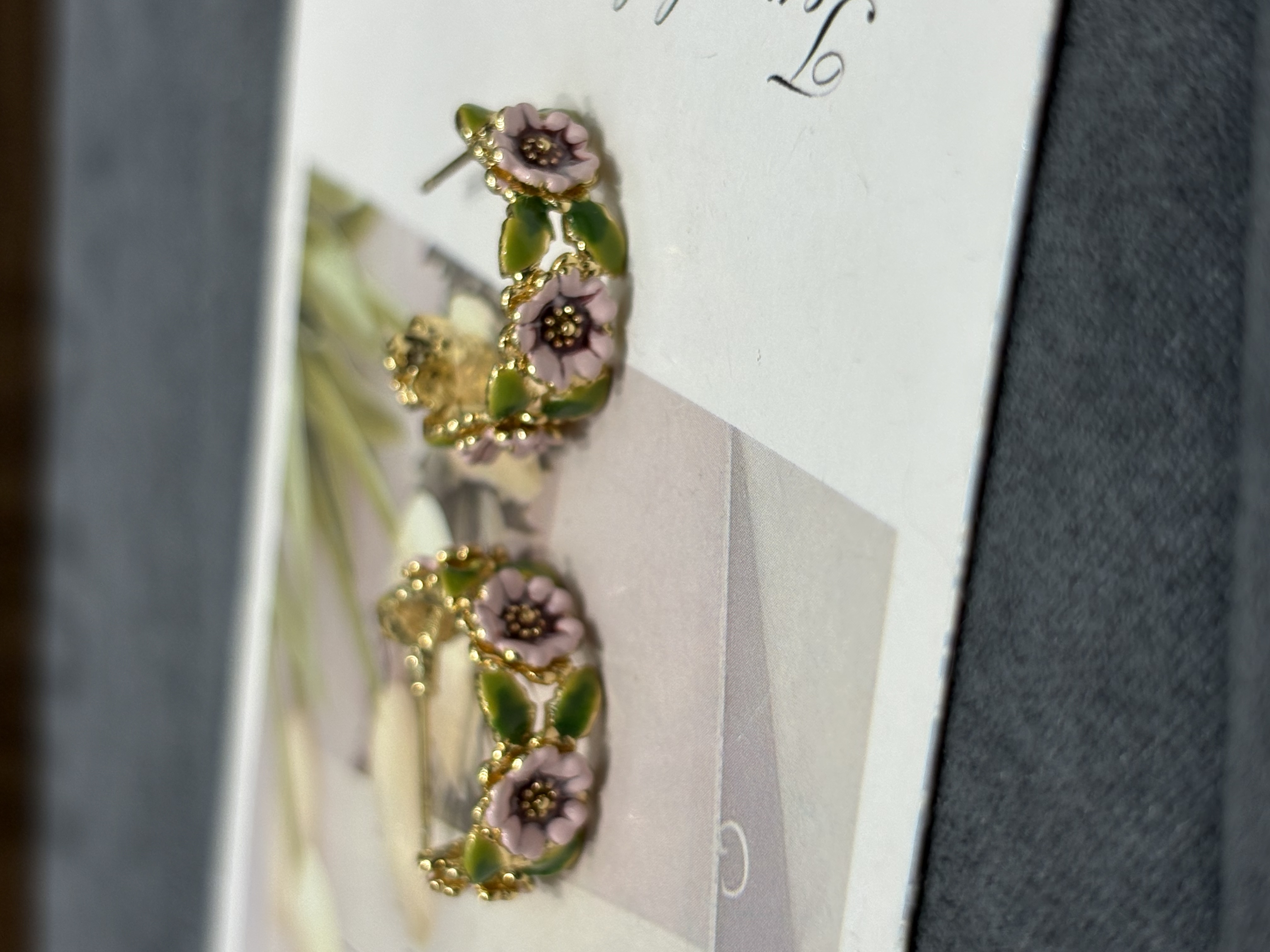 小众珐琅彩花耳圈，通勤约会都百搭细节图