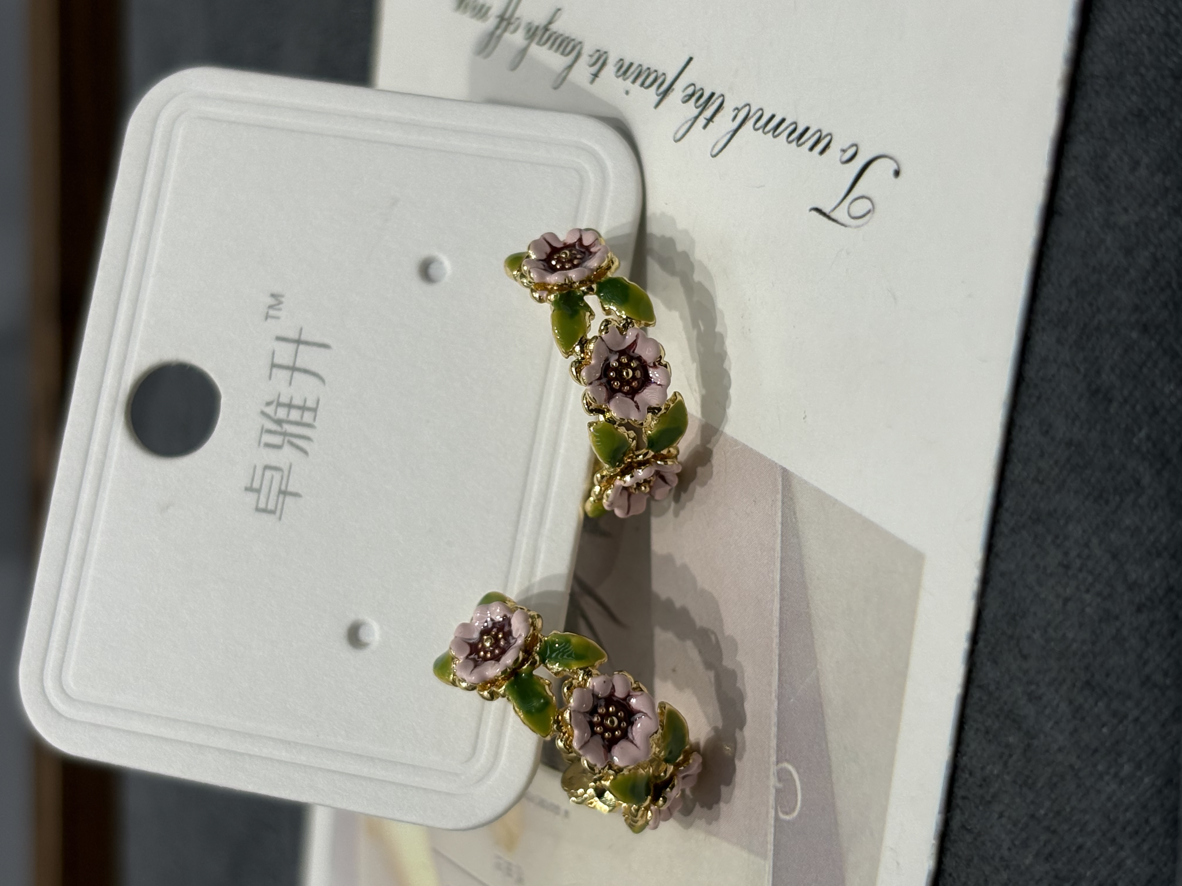 小众珐琅彩花耳圈，通勤约会都百搭