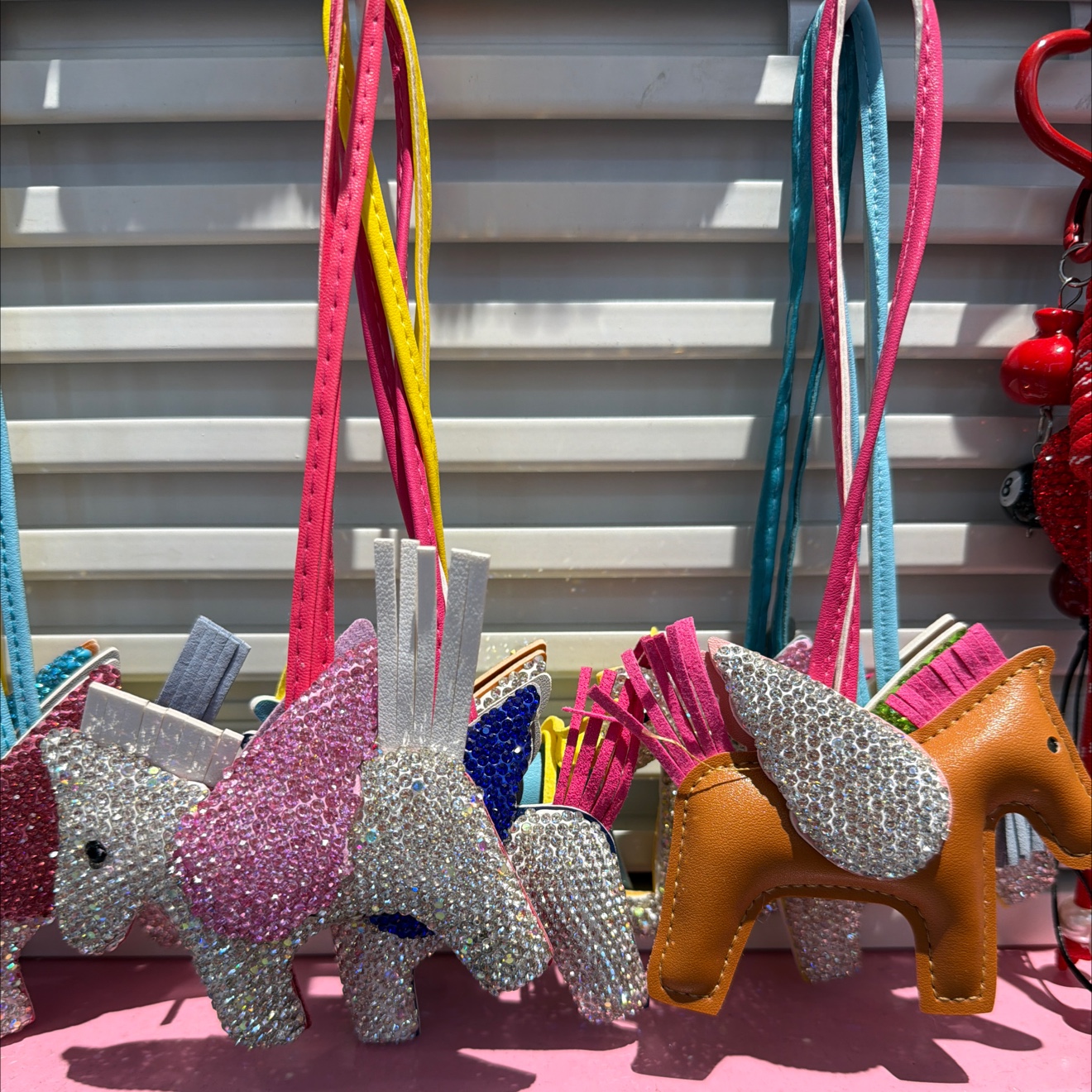 小飞马陶泥镶钻扁平钥匙圈画油钥匙扣时尚创意挂件男女通用钥匙扣钥匙扣公仔挂件发光闪光钥匙扣详情图3