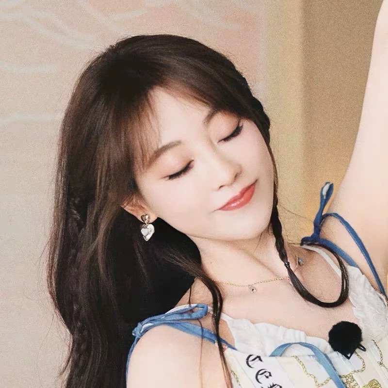 小众辣妹轻奢耳环春夏复古，设计感爱心耳钉，显脸小精致耳坠产品图