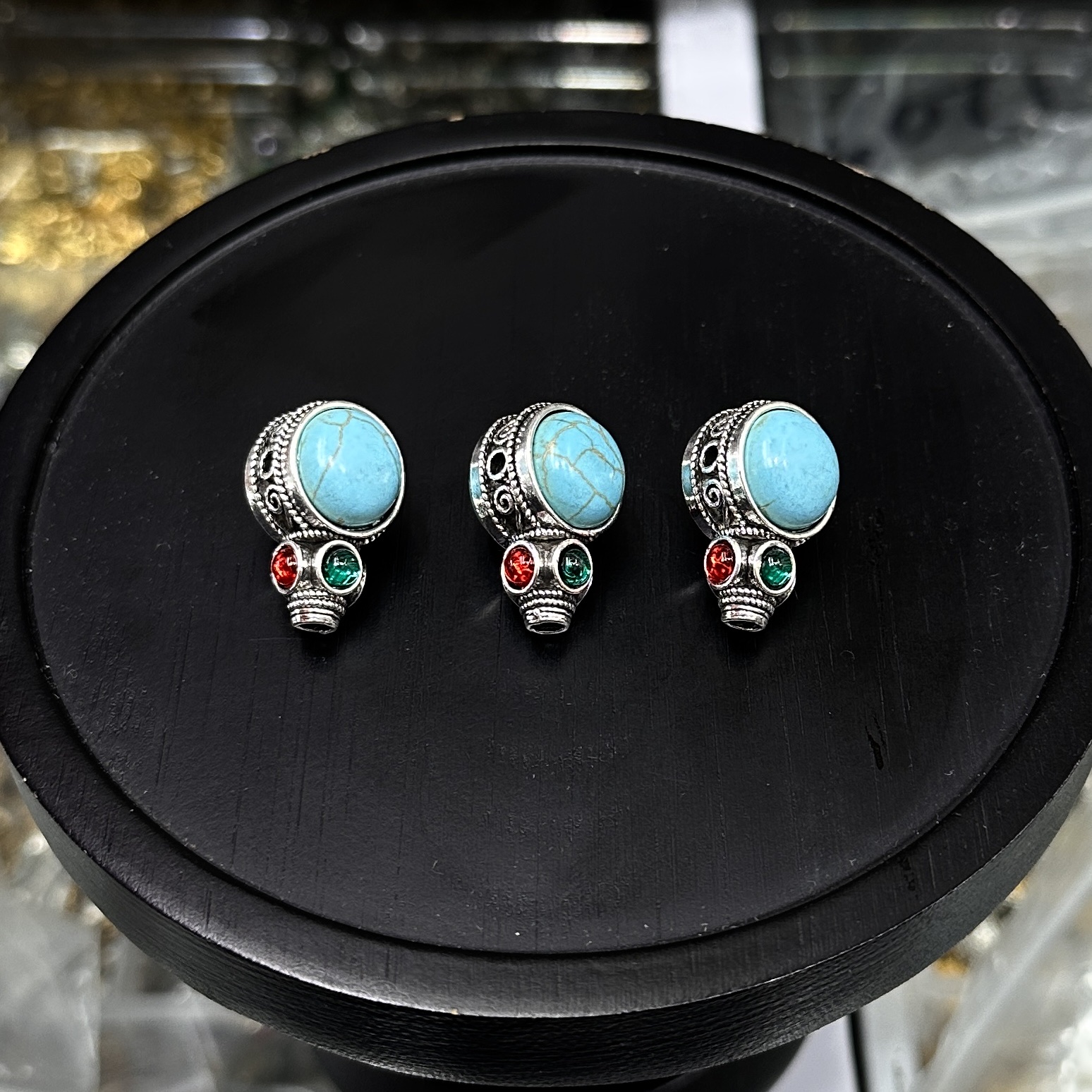 Tibetan-style retro three-way gemstone inlaid with one-piece mean-patterned hollowed-out three-way handcrafted cultural and artistic bracelet, DIY alloy accessories details Picture
