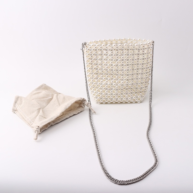 The well-known brand ZR2021 new style hand-held iron chain bar crossbody pearl hand-held high-brightness pearl bag Specification image