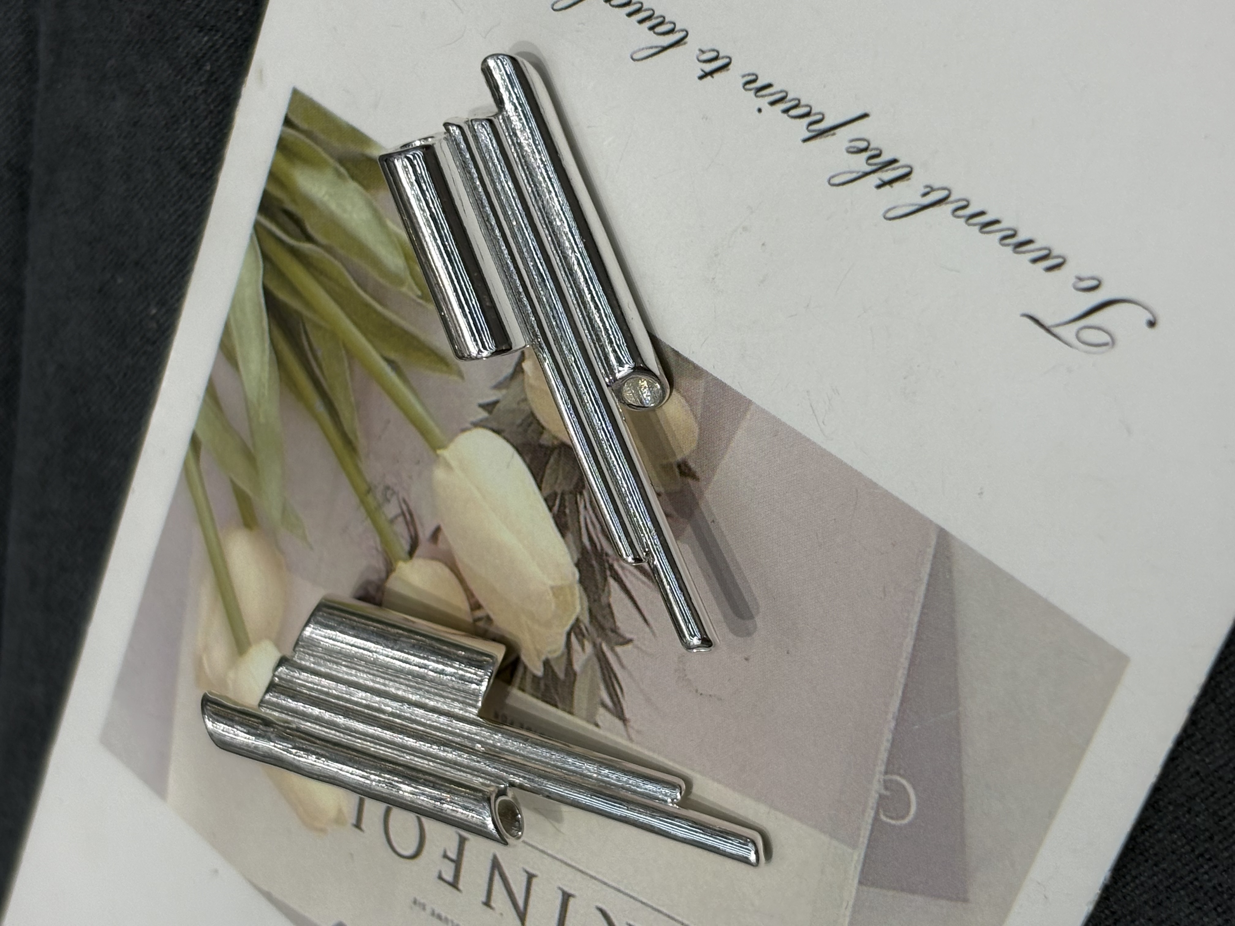 多层银管拼接耳饰 轻奢小众风 适合达人直播带货
细节图