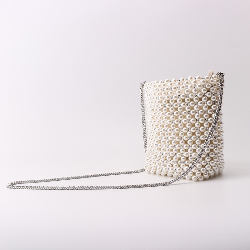 The well-known brand ZR2021 new style hand-held iron chain bar crossbody pearl hand-held high-brightness pearl bag detail image 3