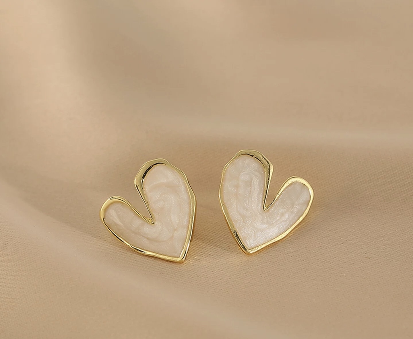 银芭桑法式小香爱心耳钉高级感耳环2026新款潮温柔心型耳饰