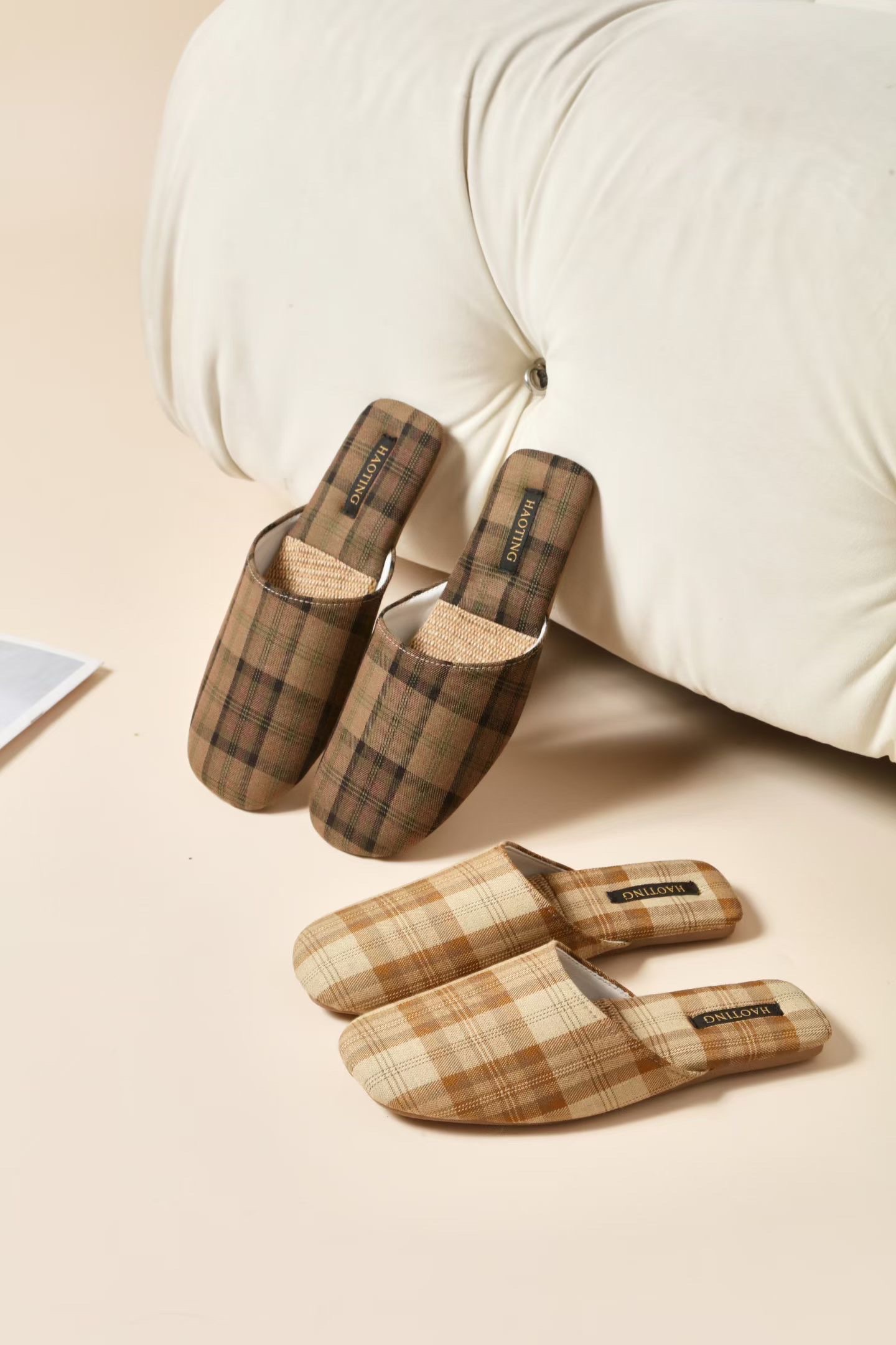 New checkered slippers, women's linen slippers, fashionable, versatile and comfortable home slippers, fabric design shoes detail image 3
