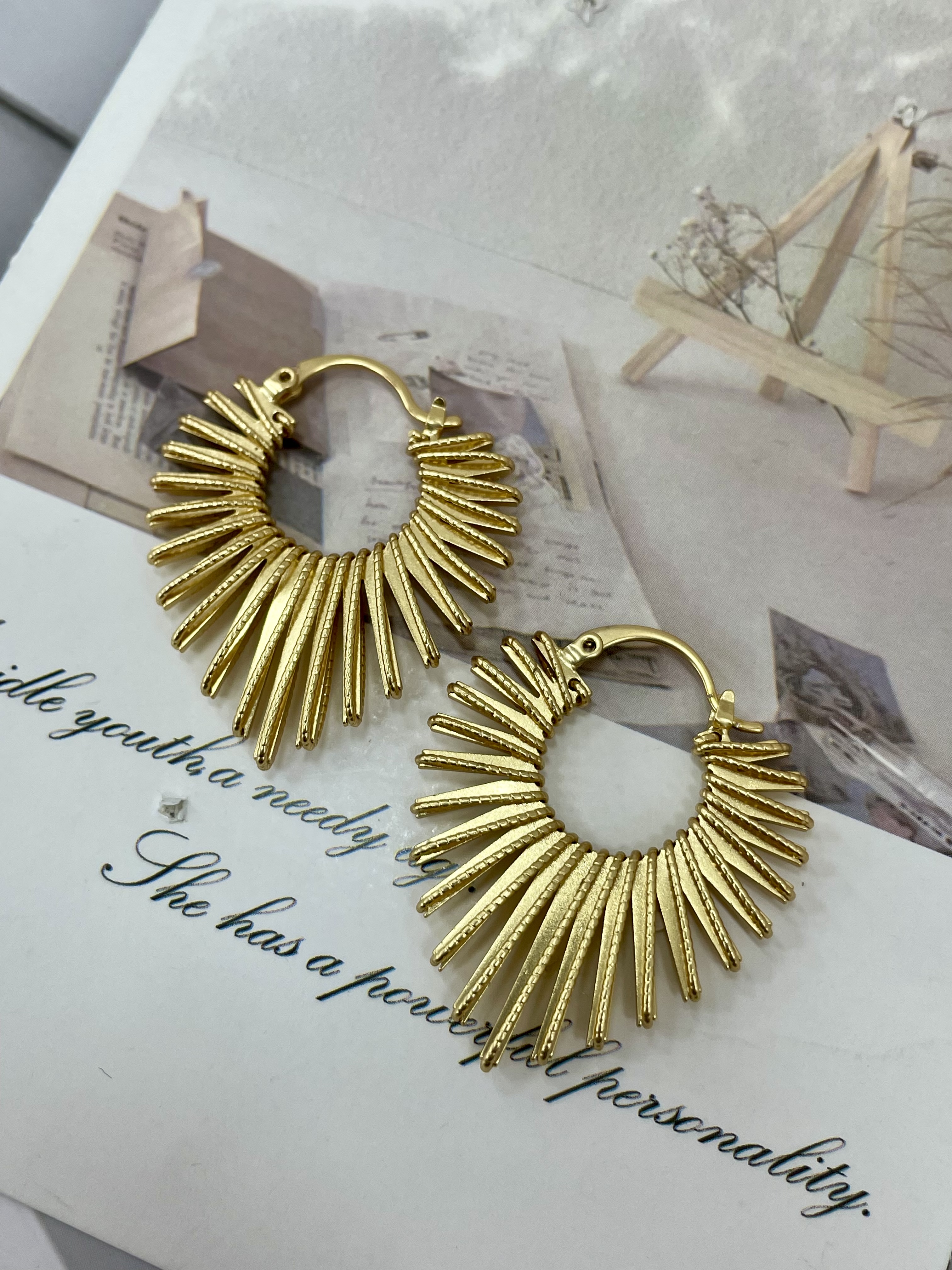 欧美风复古金属太阳花耳环女金色线条耳扣爆款耳饰产品图