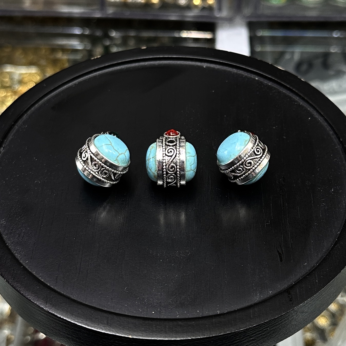 Tibetan-style retro three-way gemstone inlaid with one-piece mean-patterned hollowed-out three-way handcrafted cultural and artistic bracelet, DIY alloy accessories Specification image