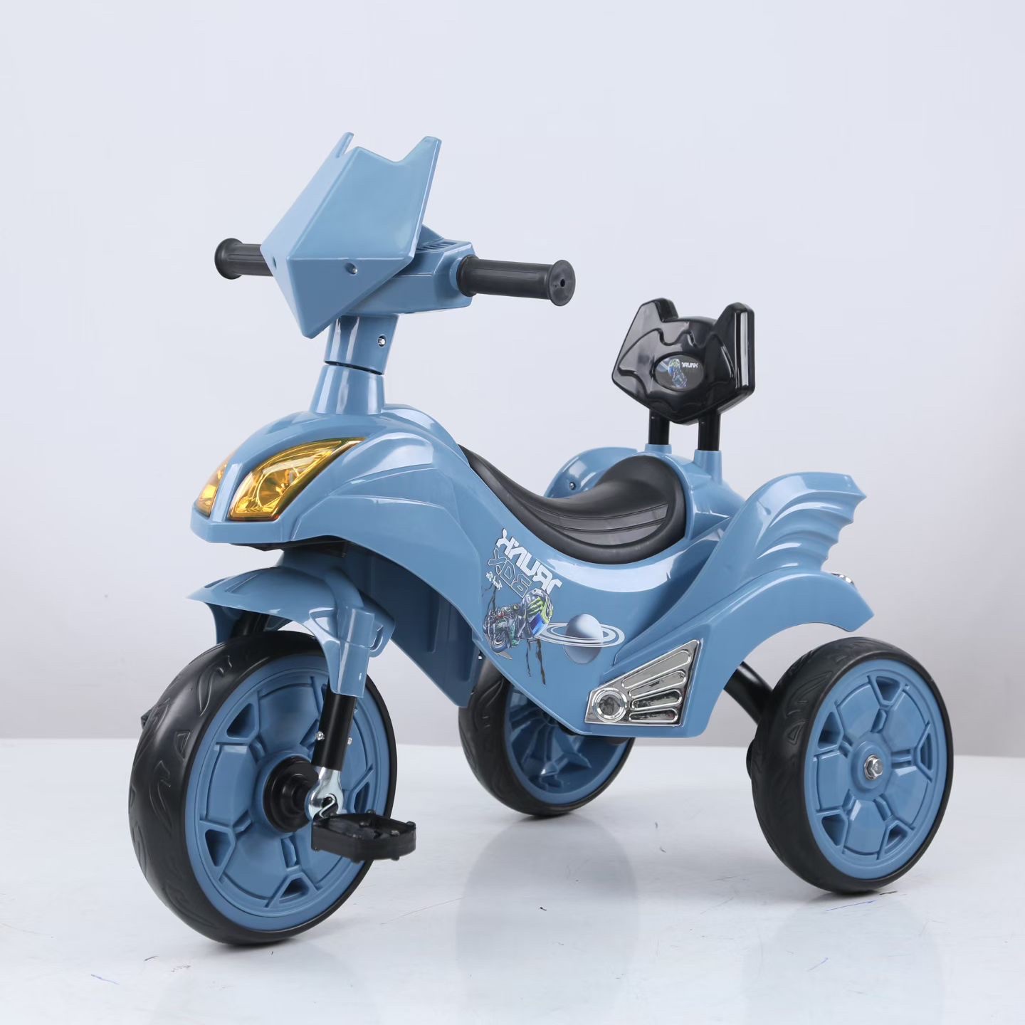 三轮车